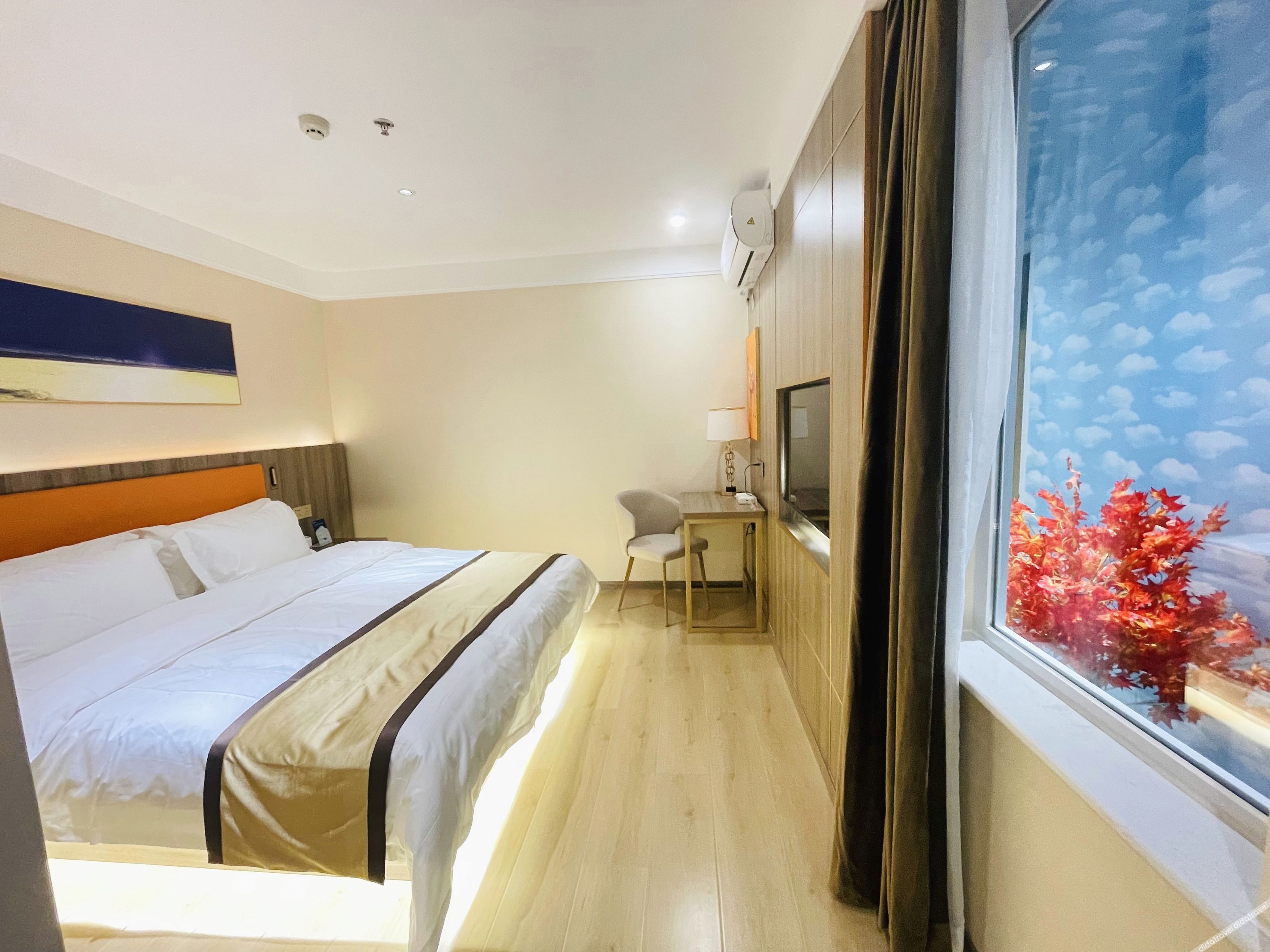 Home Inn Bai Yun Hotel (Qinhuangdao Lulong Hongyi International City Branch) 3*
