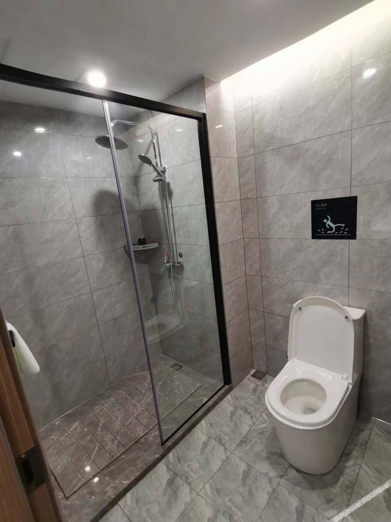 Home Inn Bai Yun Hotel (Qinhuangdao Lulong Hongyi International City Branch) 3*