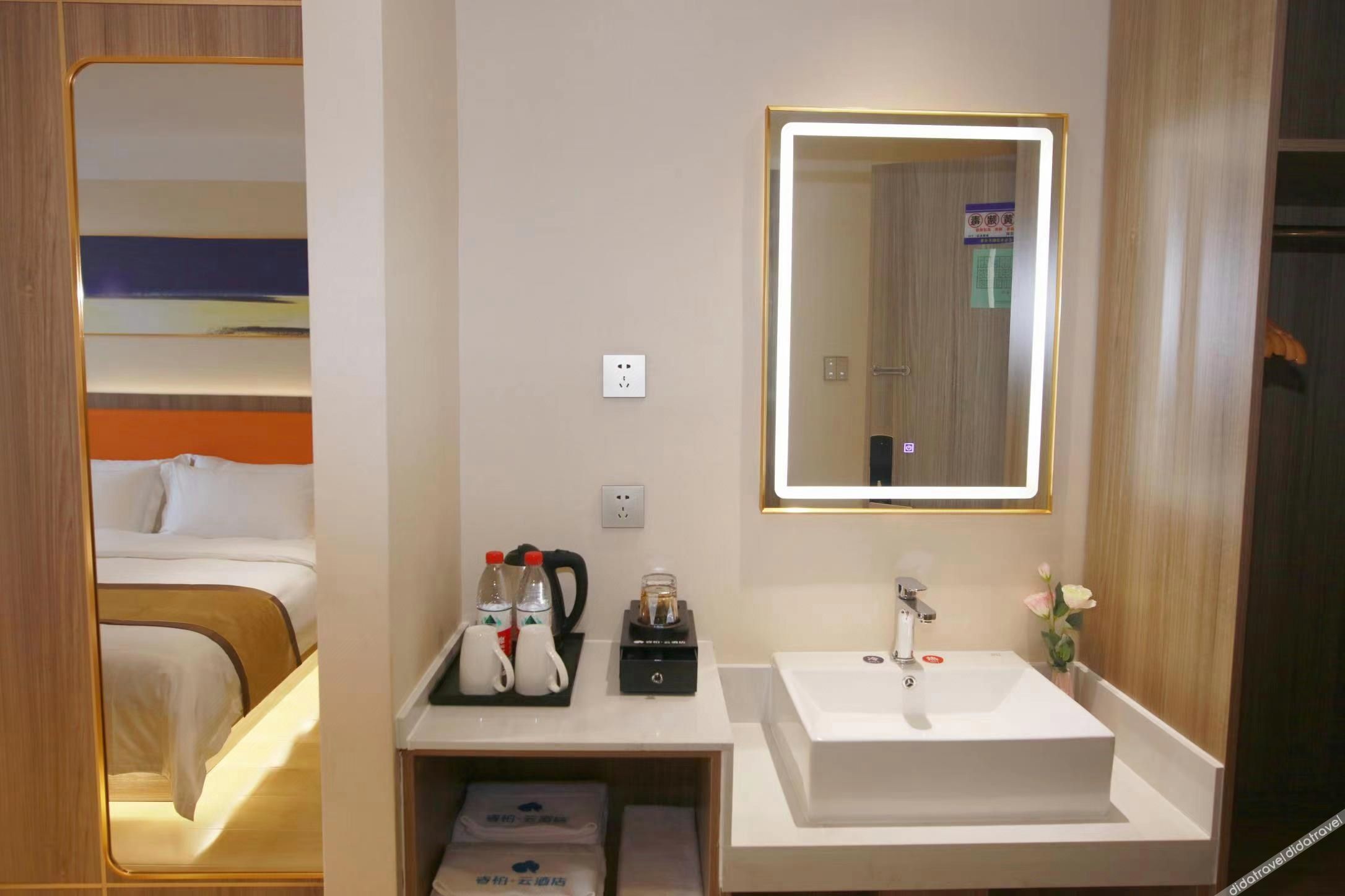 Home Inn Bai Yun Hotel (Qinhuangdao Lulong Hongyi International City Branch) 3*