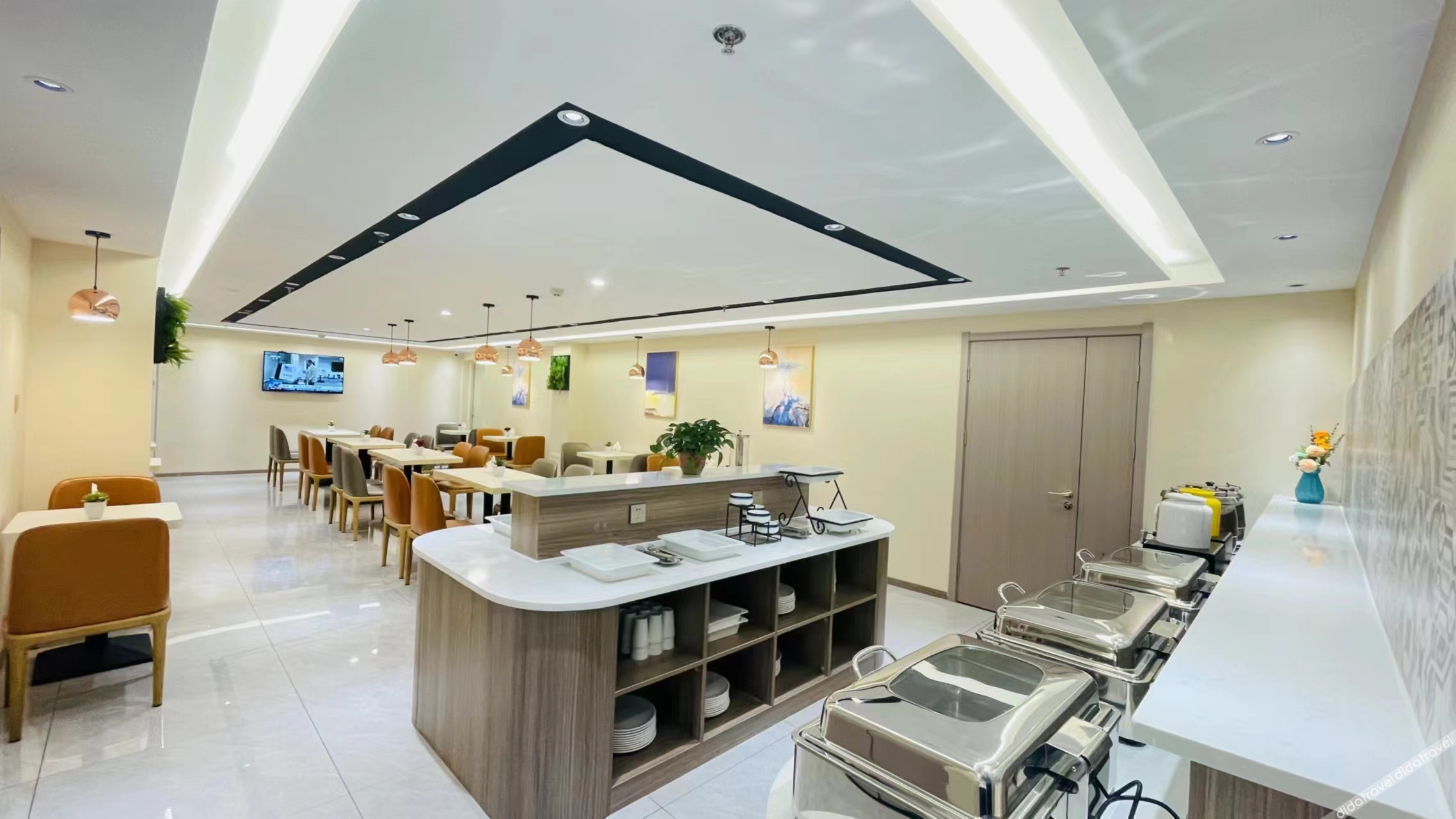 Home Inn Bai Yun Hotel (Qinhuangdao Lulong Hongyi International City Branch) 3*