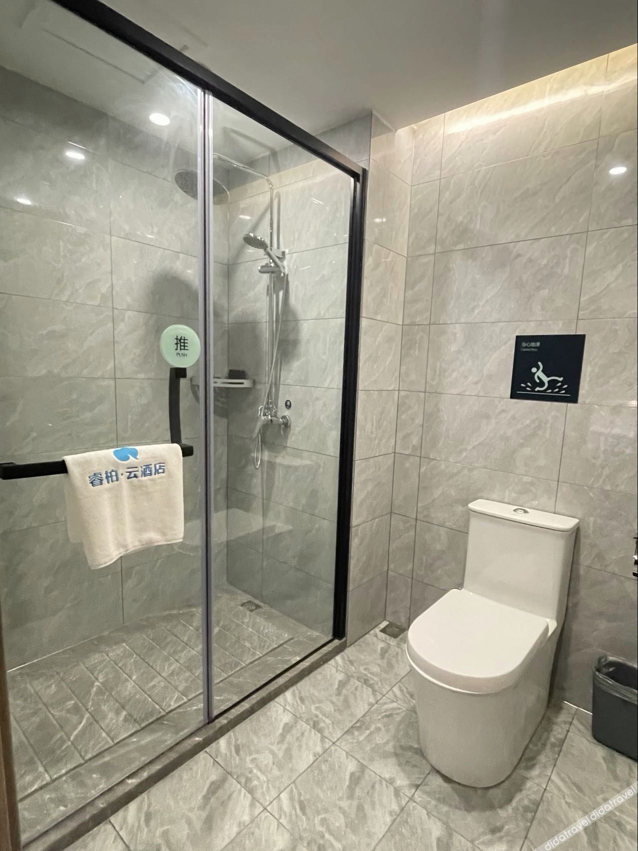 Home Inn Bai Yun Hotel (Qinhuangdao Lulong Hongyi International City Branch) 3*