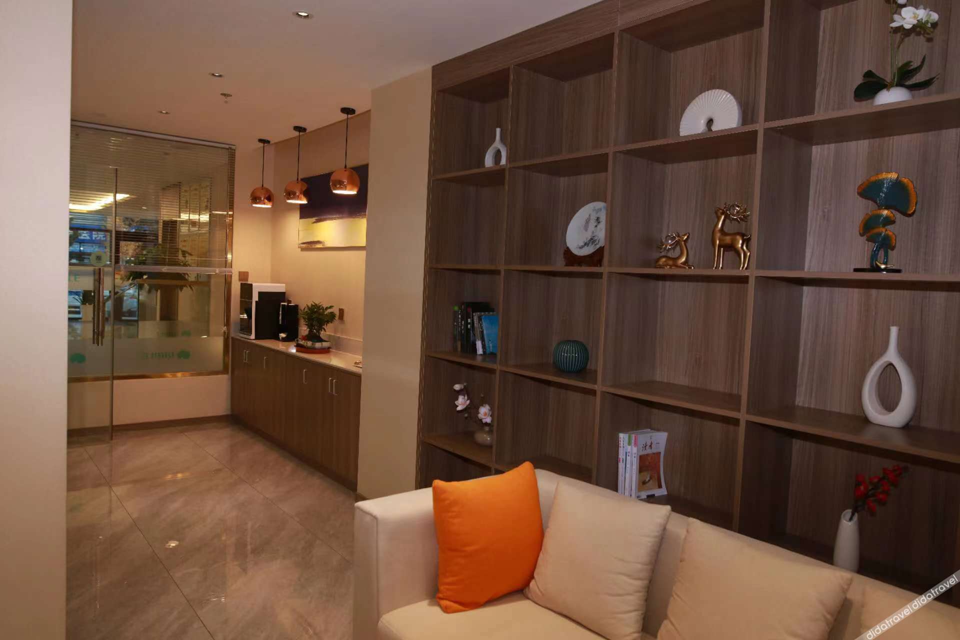 Home Inn Bai Yun Hotel (Qinhuangdao Lulong Hongyi International City Branch) 3*