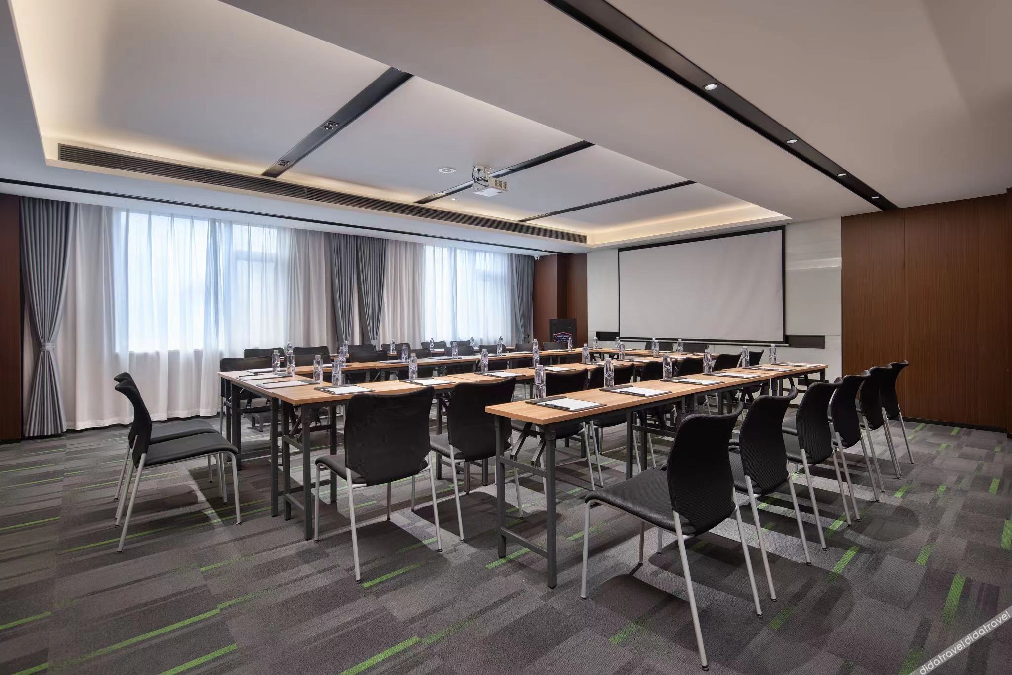 Hampton by Hilton Fengcheng 4*