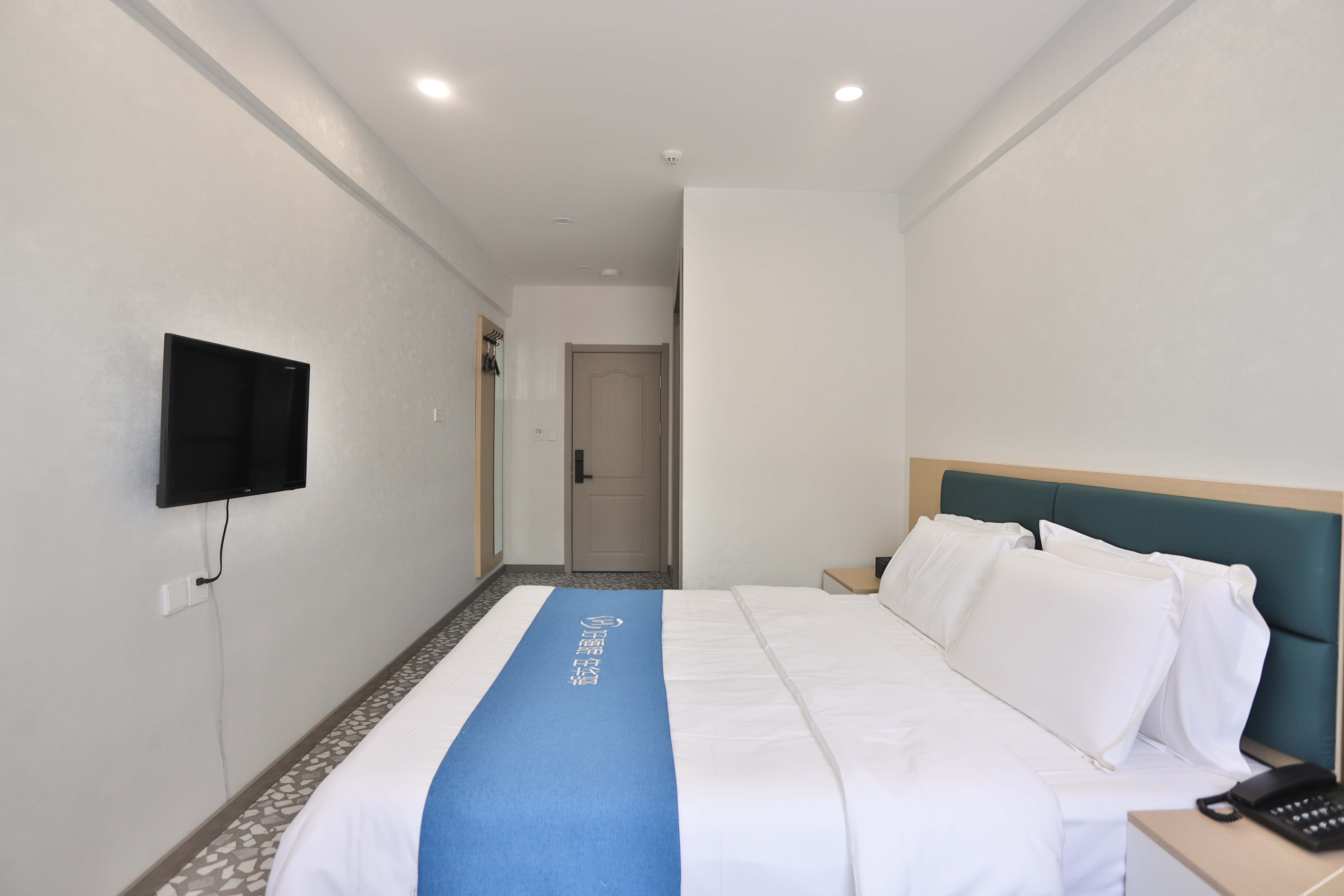Home Inn Huaxuan Collection Hotel (Changchun Erdao Middle East Ruijia Branch) 2*