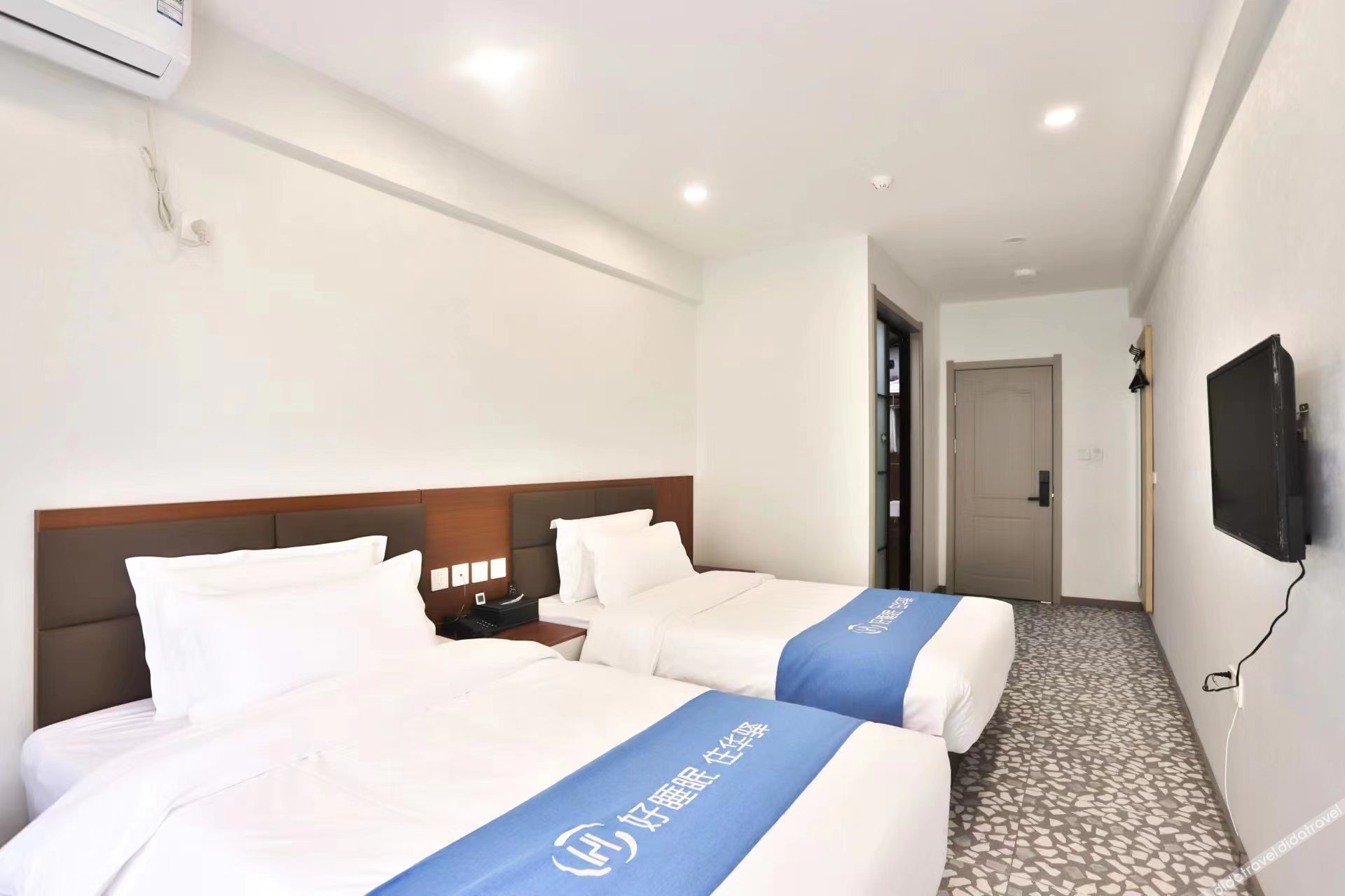 Home Inn Huaxuan Collection Hotel (Changchun Erdao Middle East Ruijia Branch) 2*