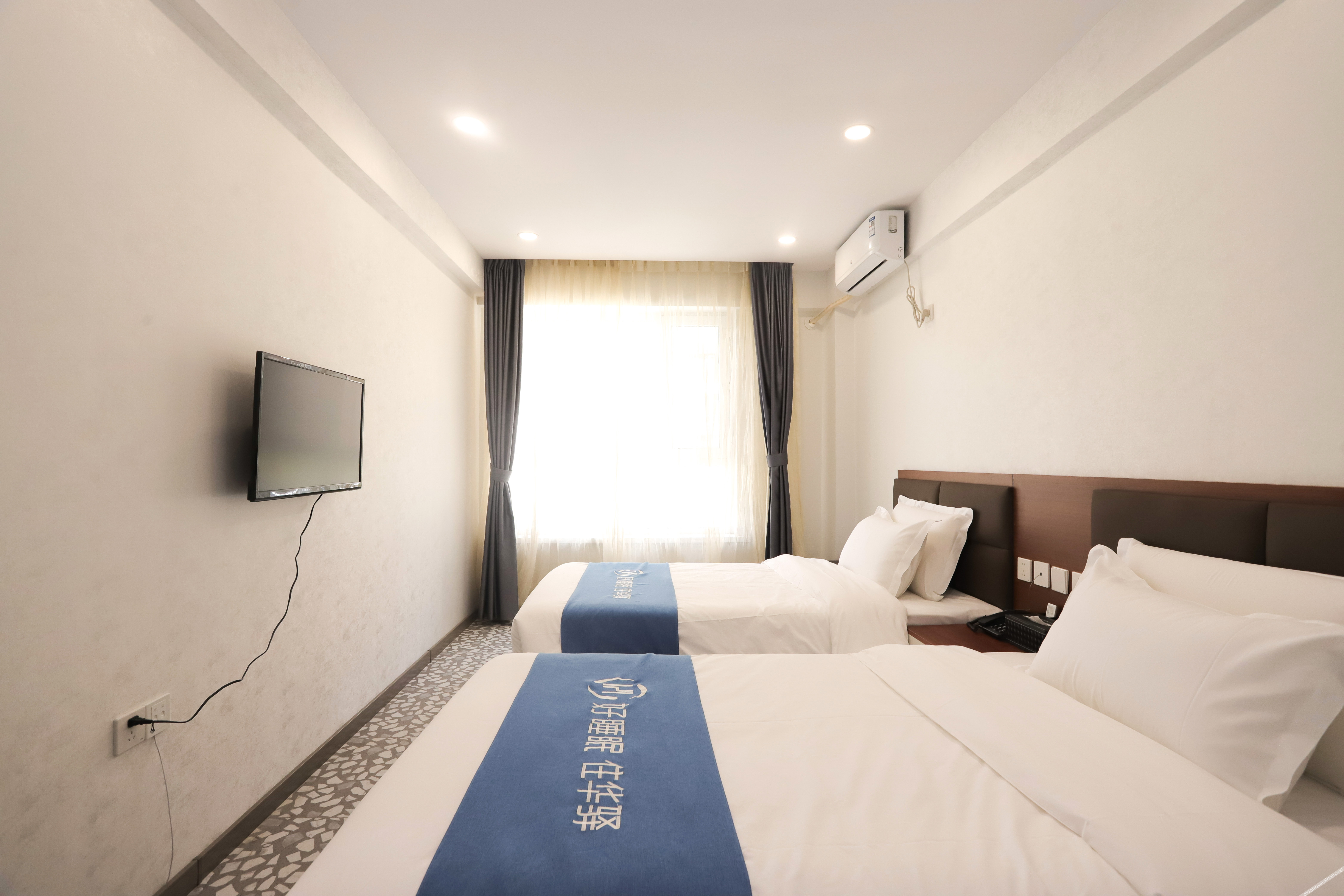 Home Inn Huaxuan Collection Hotel (Changchun Erdao Middle East Ruijia Branch) 2*