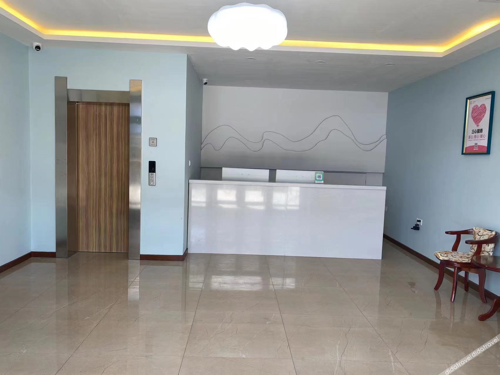 Home Inn Huaxuan Collection Hotel (Changchun Erdao Middle East Ruijia Branch) 2*