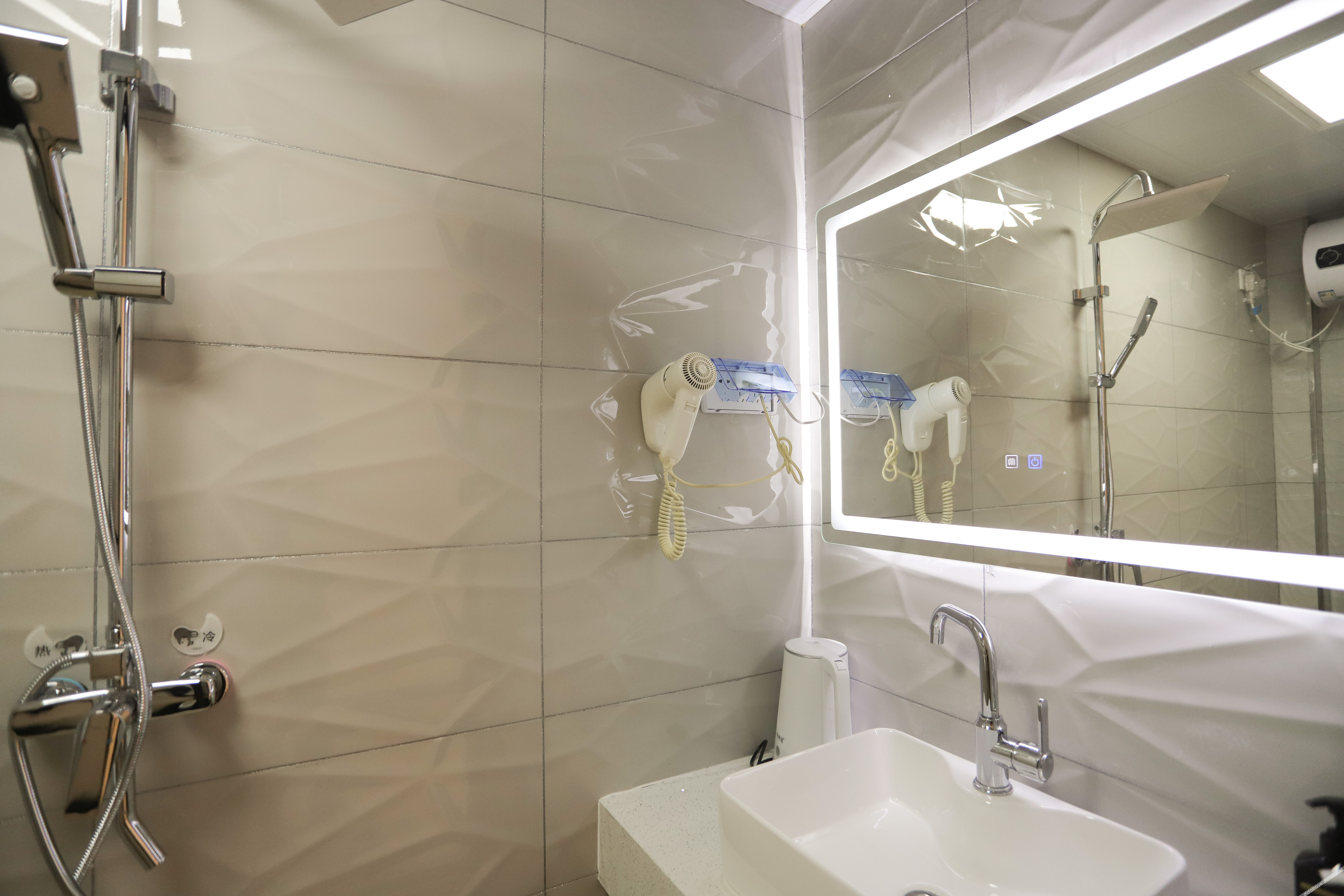 Home Inn Huaxuan Collection Hotel (Changchun Erdao Middle East Ruijia Branch) 2*