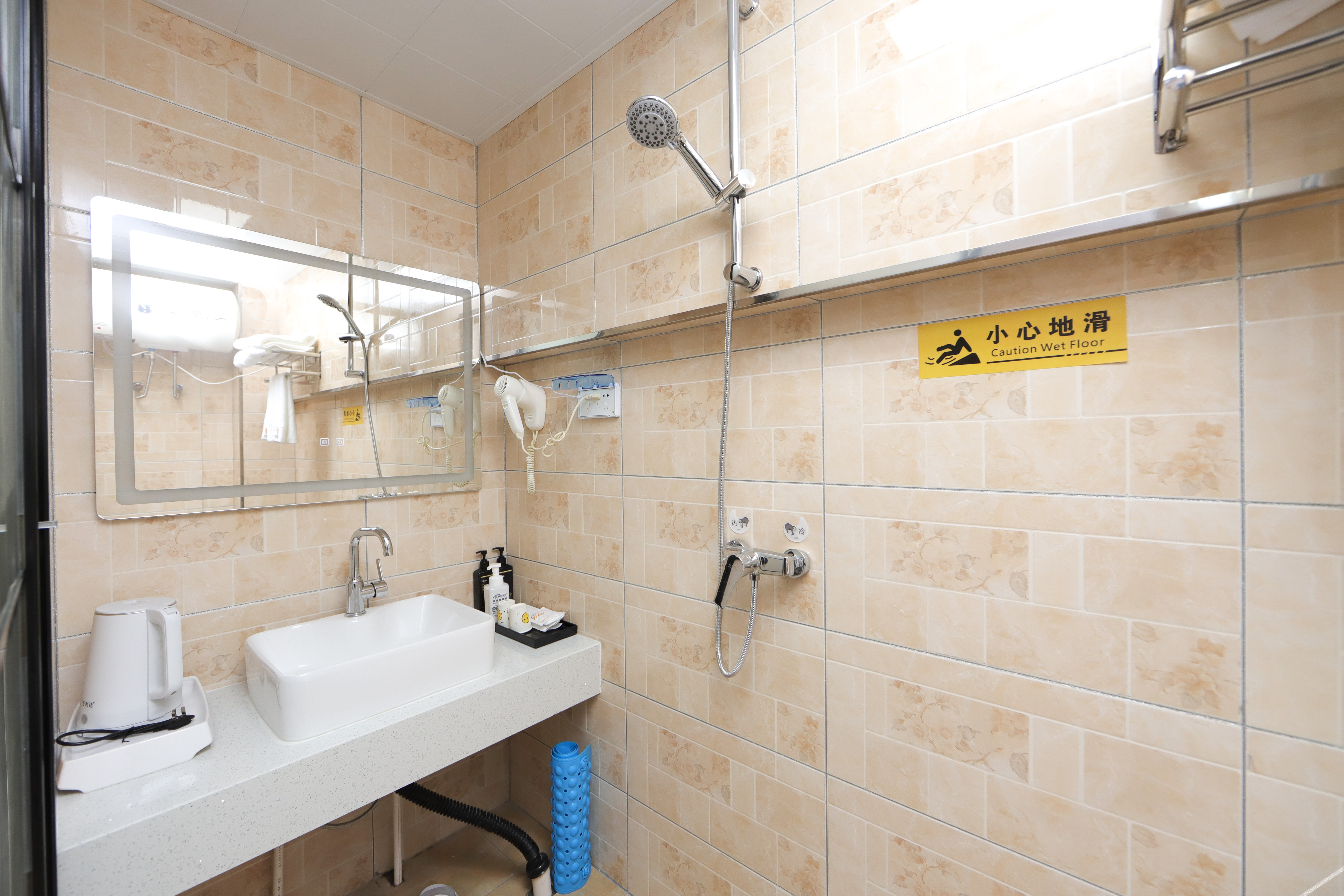 Home Inn Huaxuan Collection Hotel (Changchun Erdao Middle East Ruijia Branch) 2*
