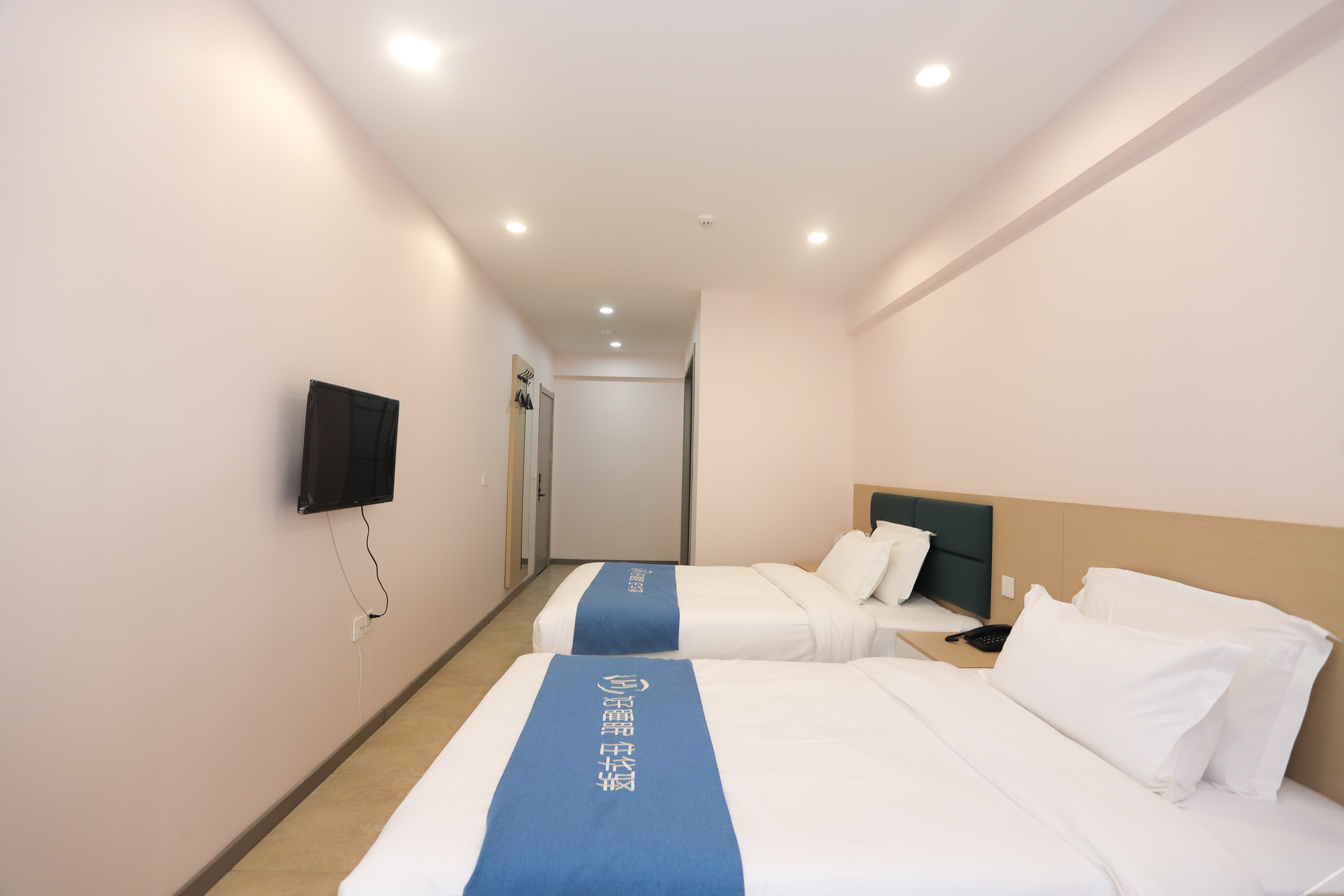 Home Inn Huaxuan Collection Hotel (Changchun Erdao Middle East Ruijia Branch) 2*