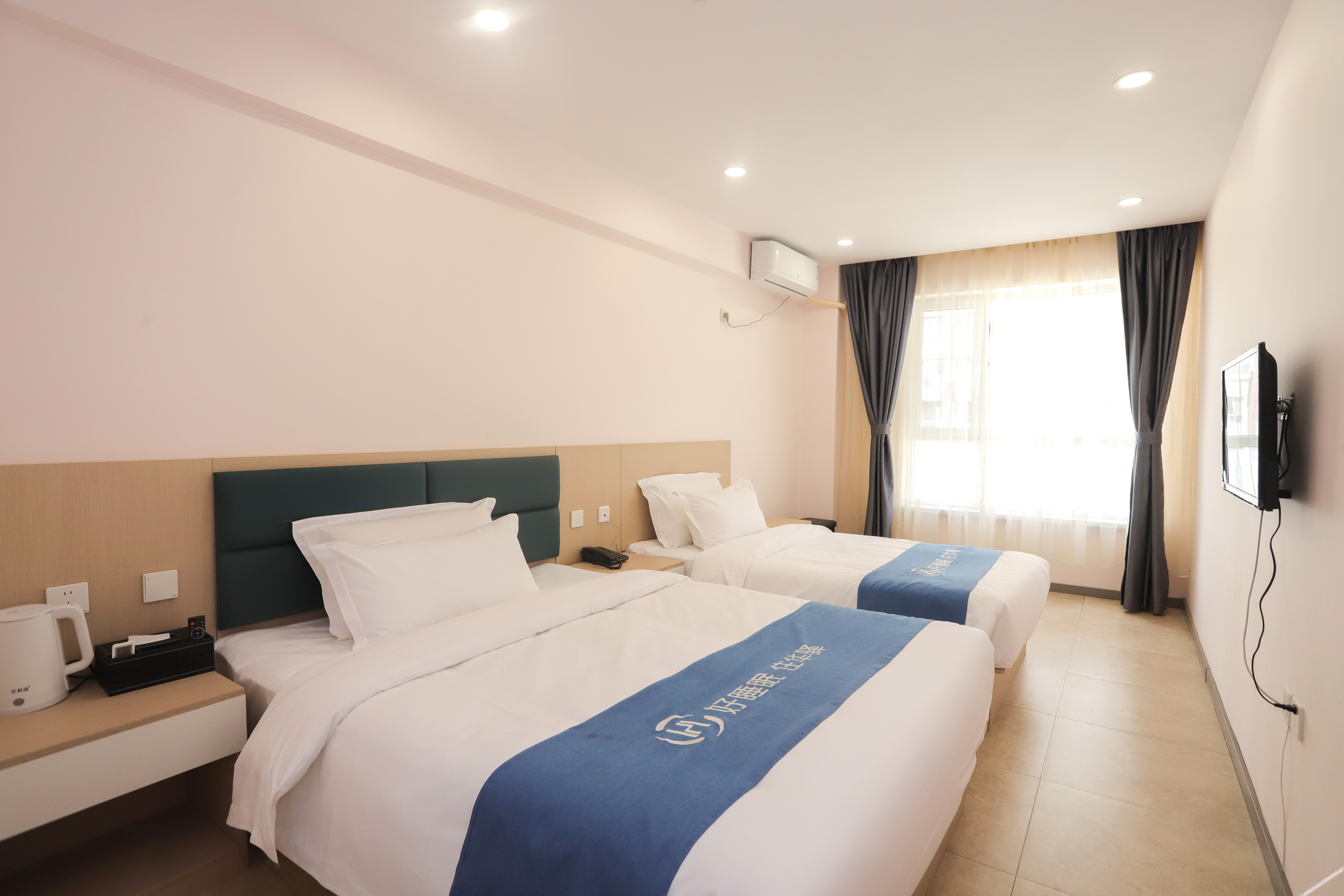 Home Inn Huaxuan Collection Hotel (Changchun Erdao Middle East Ruijia Branch) 2*