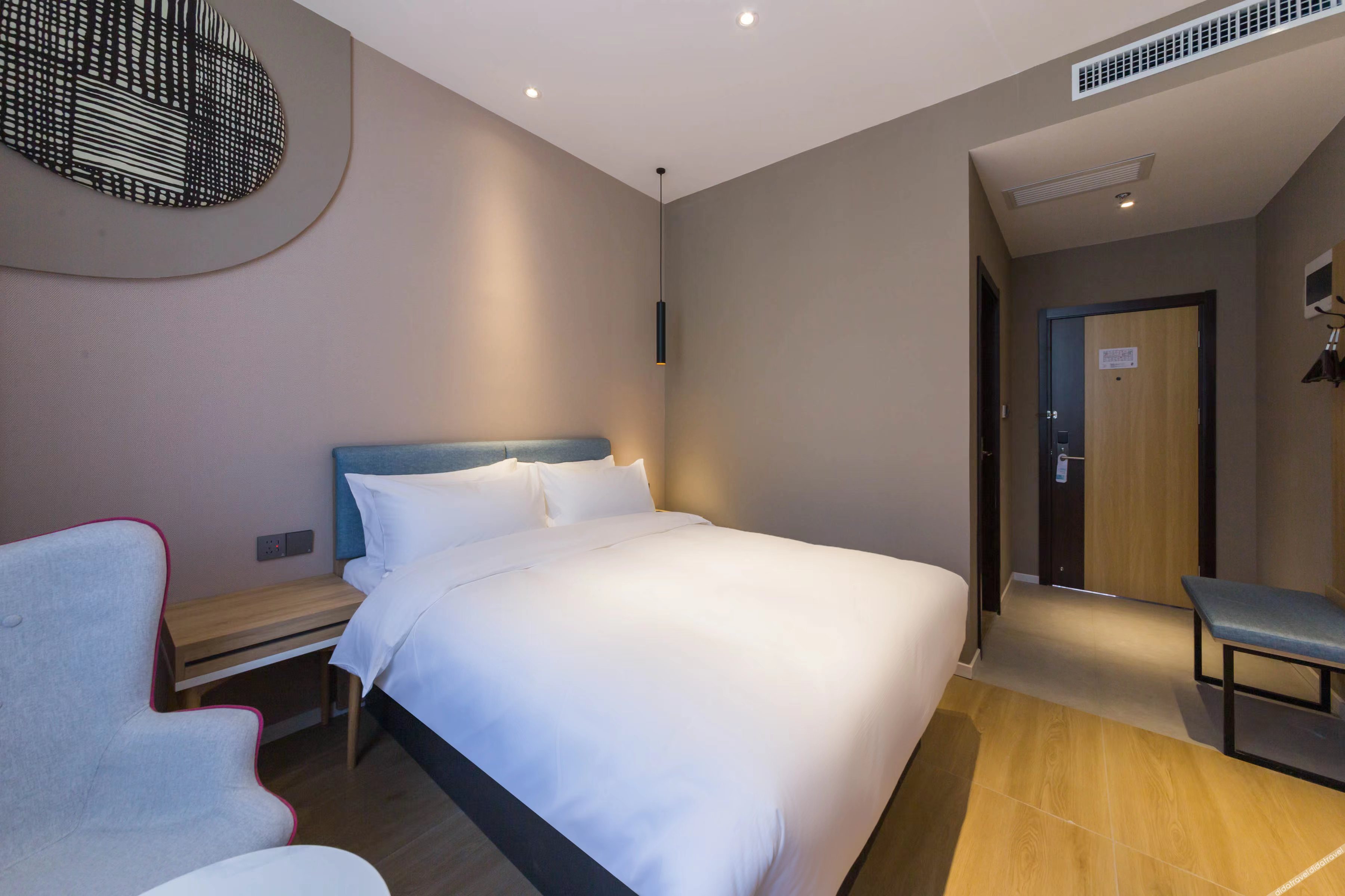 Ease Hotel (Fengxi New City Jiaoda Innovation Port) 2*
