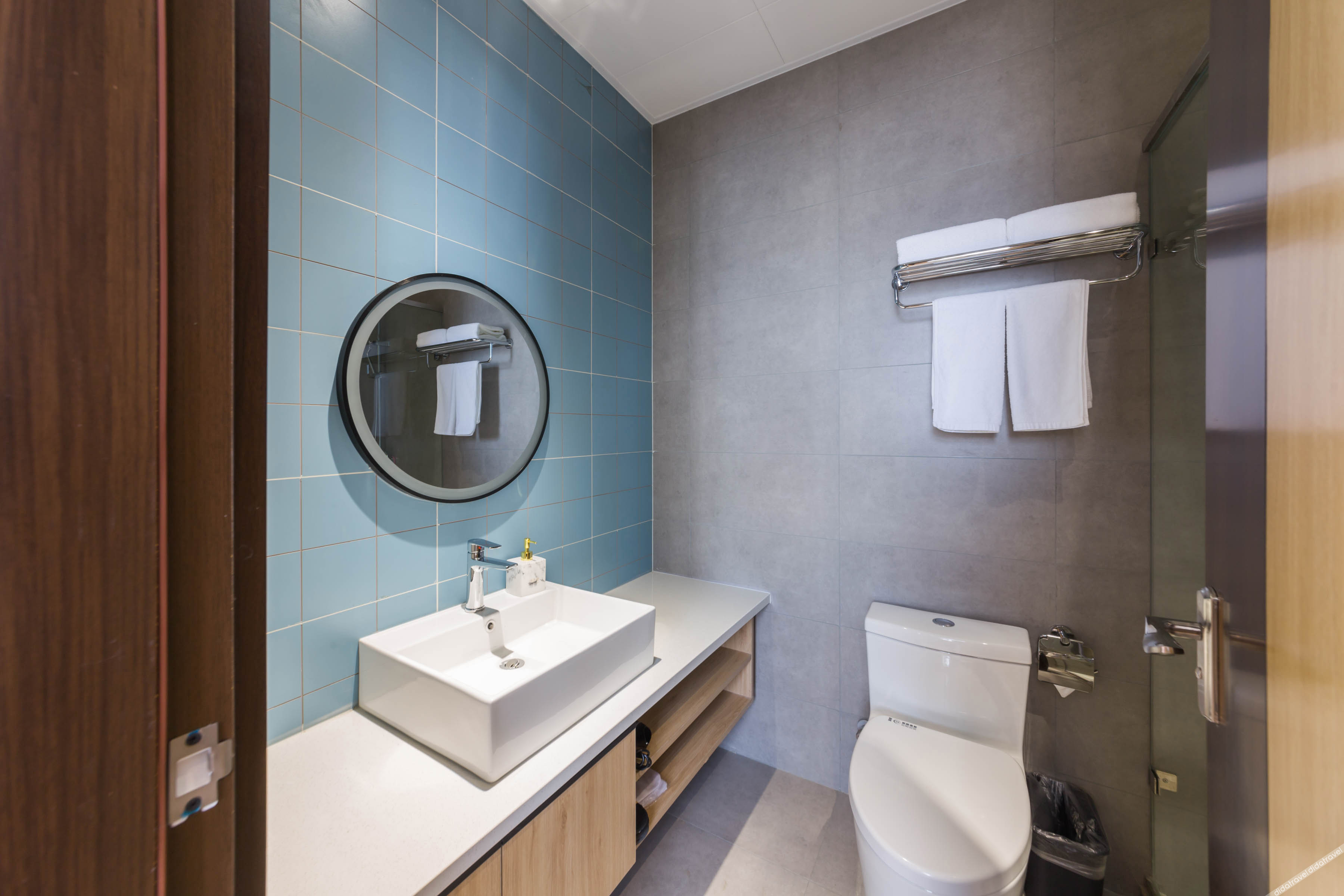 Ease Hotel (Fengxi New City Jiaoda Innovation Port) 2*
