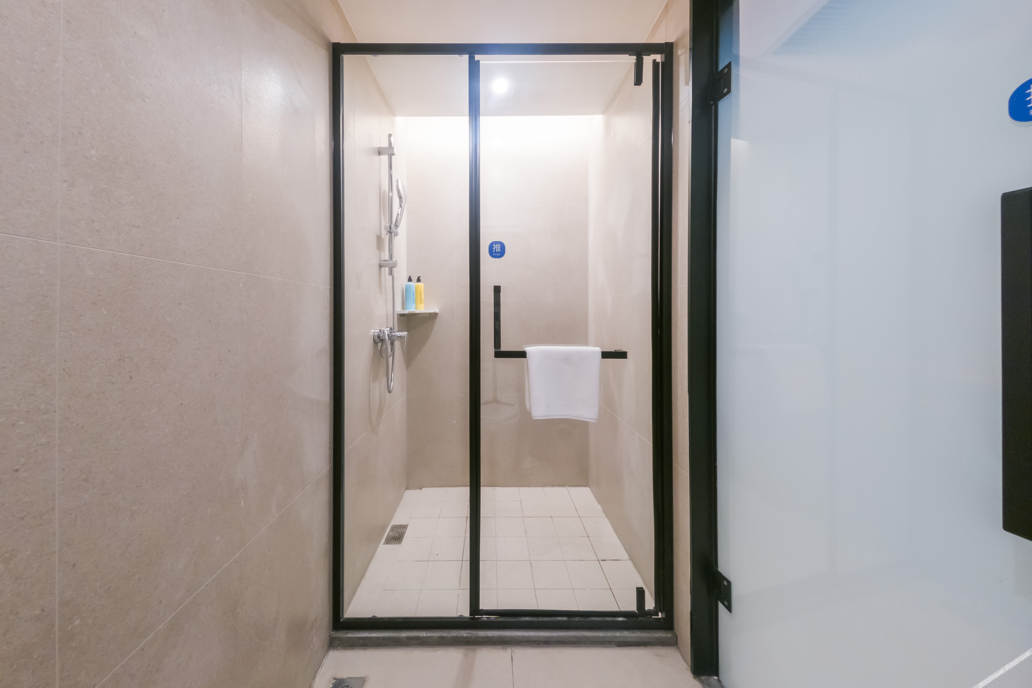 Home Inn Neo (Chongqing Chongqing Medical Affiliated No.1 Hospital Yuanjiagang Subway Station) 3*