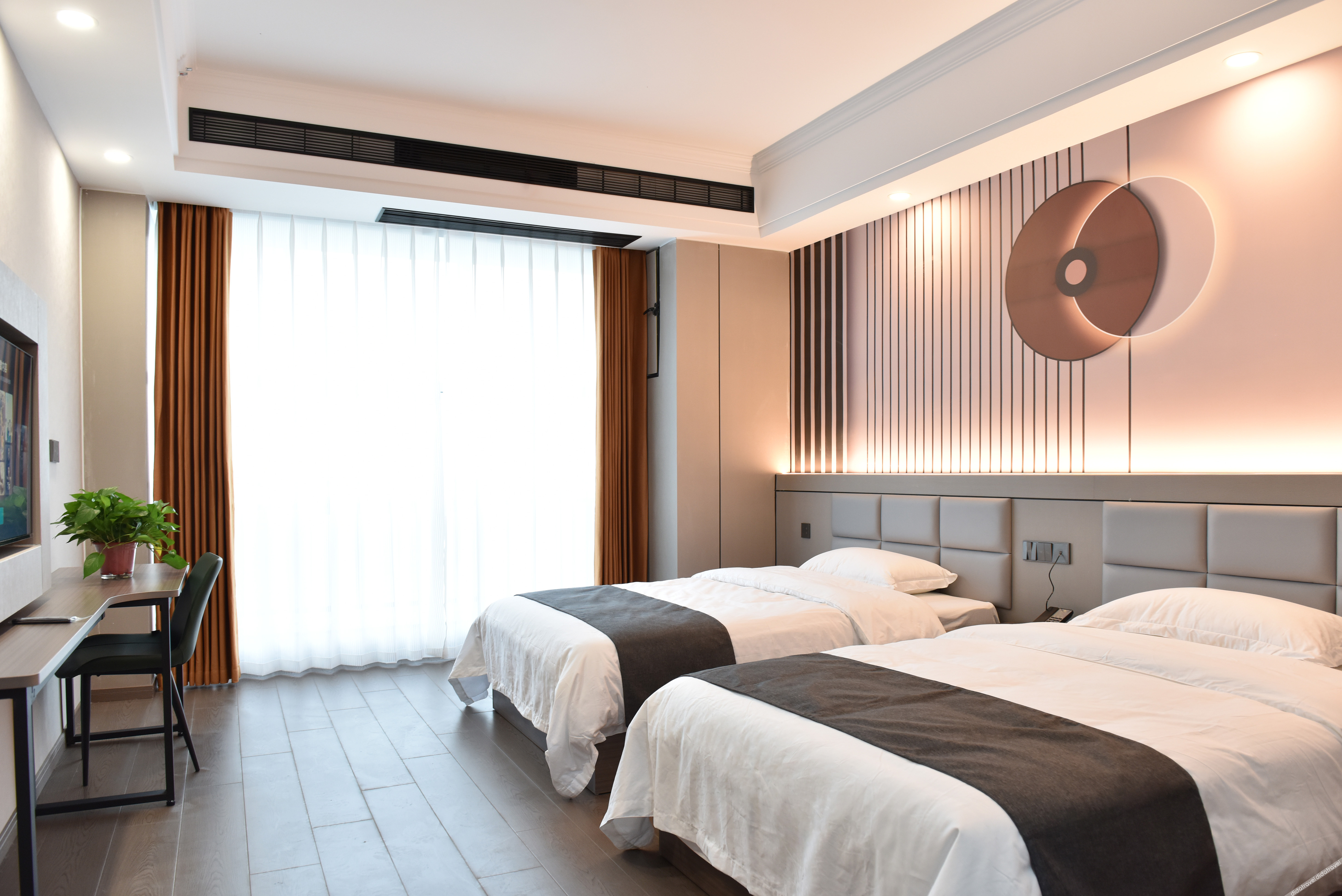 Home Inn Huaxuan Collection Hotel (Hefei Zhongxiang Plaza Binhu Hospital) 2*