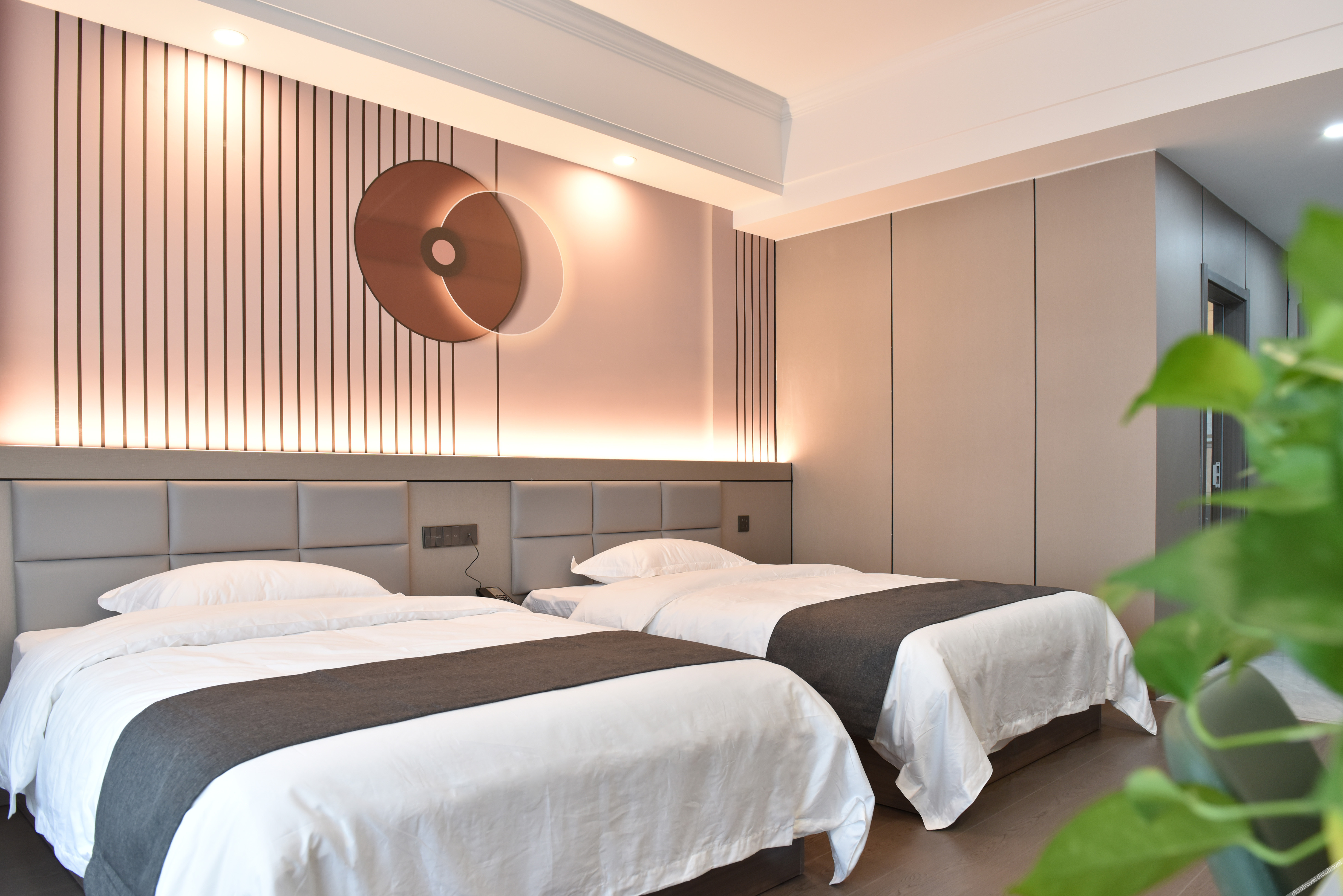Home Inn Huaxuan Collection Hotel (Hefei Zhongxiang Plaza Binhu Hospital) 2*