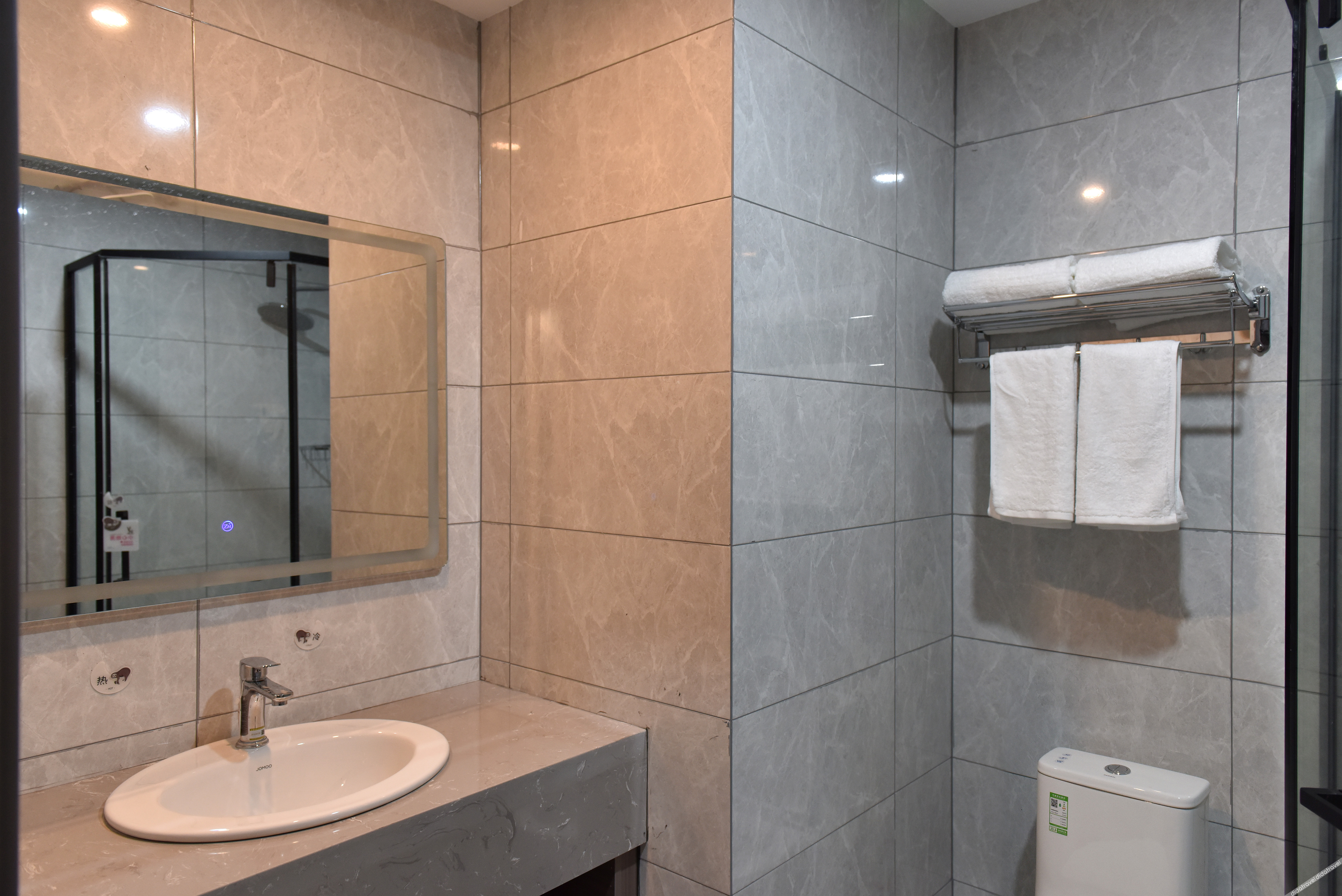 Home Inn Huaxuan Collection Hotel (Hefei Zhongxiang Plaza Binhu Hospital) 2*