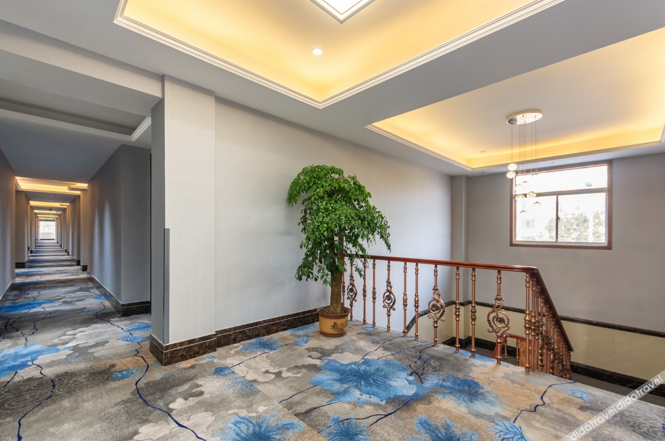 Home Inn Huaxuan Collection Hotel (Nanjing Lukou International Airport Tongshan Subway Station) 2*