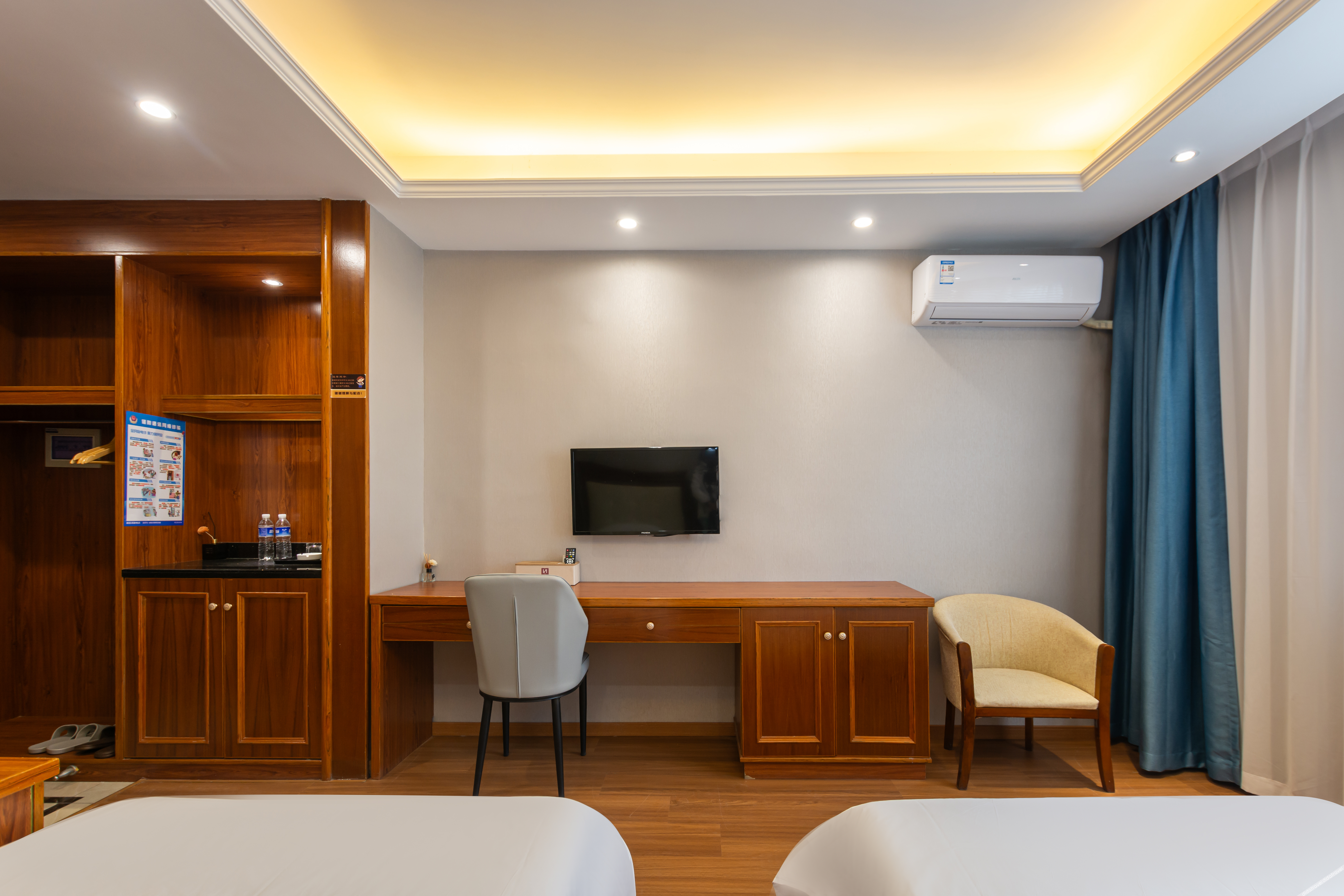 Home Inn Huaxuan Collection Hotel (Nanjing Lukou International Airport Tongshan Subway Station) 2*