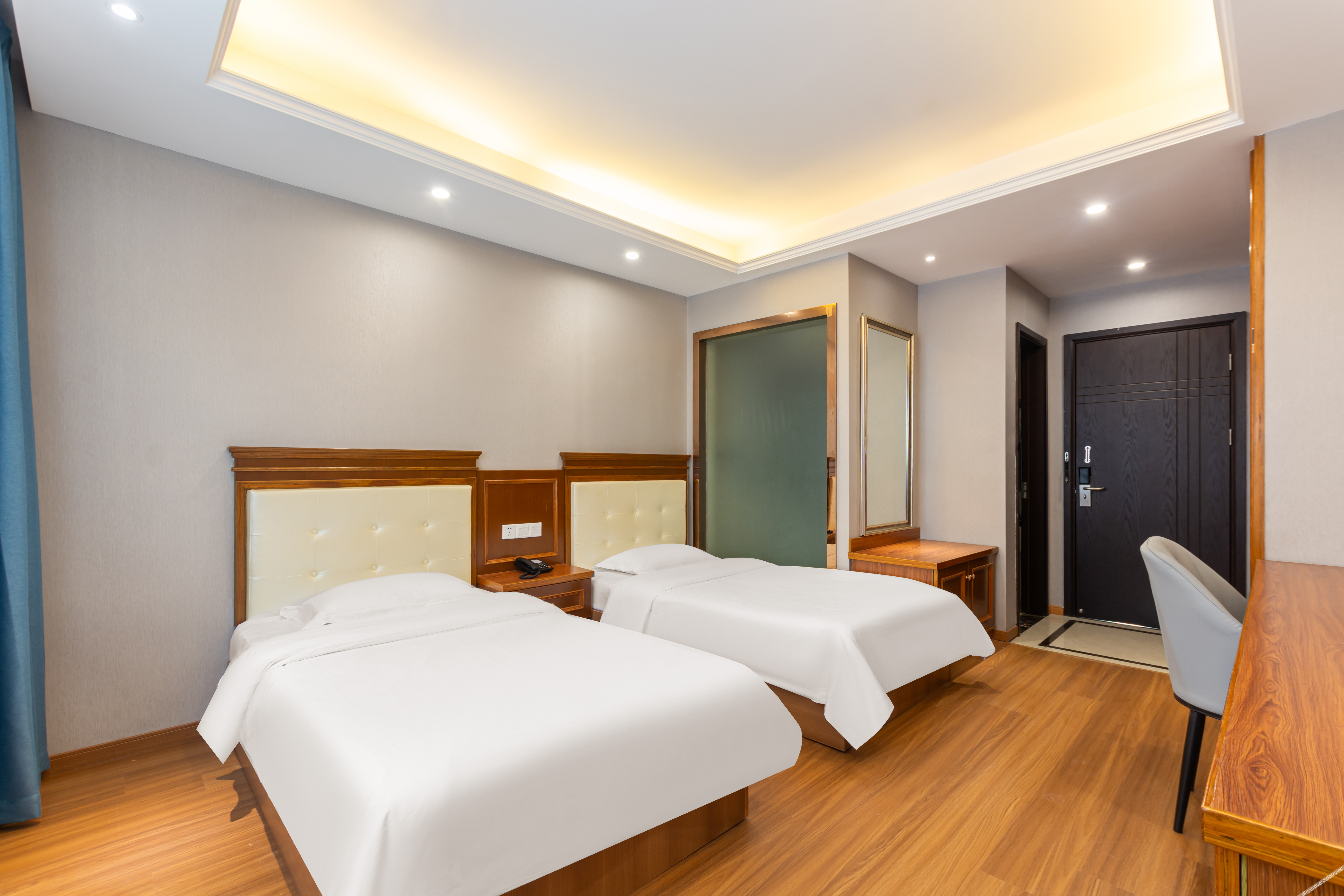 Home Inn Huaxuan Collection Hotel (Nanjing Lukou International Airport Tongshan Subway Station) 2*