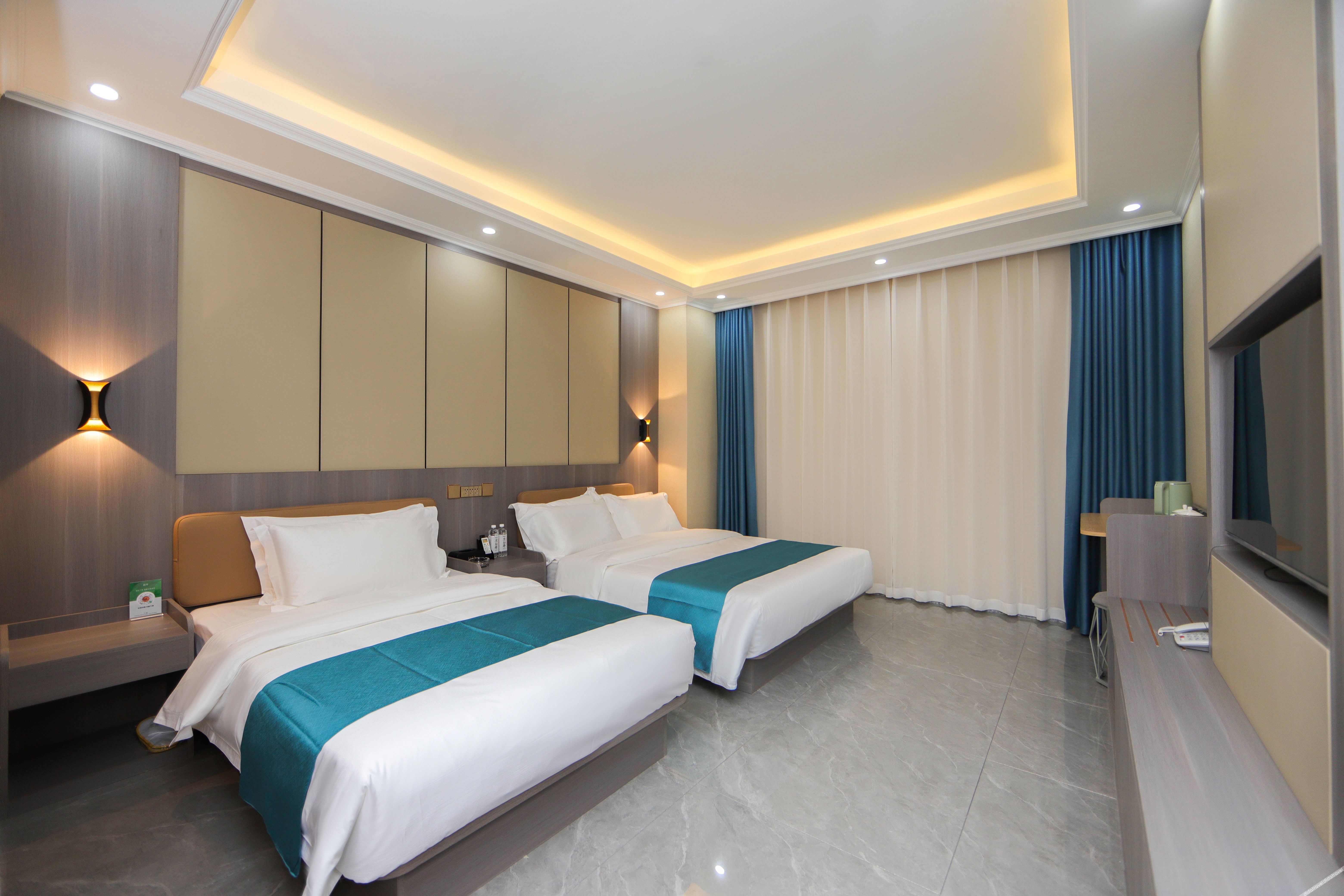Home Inn Huaxuan Collection Hotel (Dehui West Railway Station) 3*
