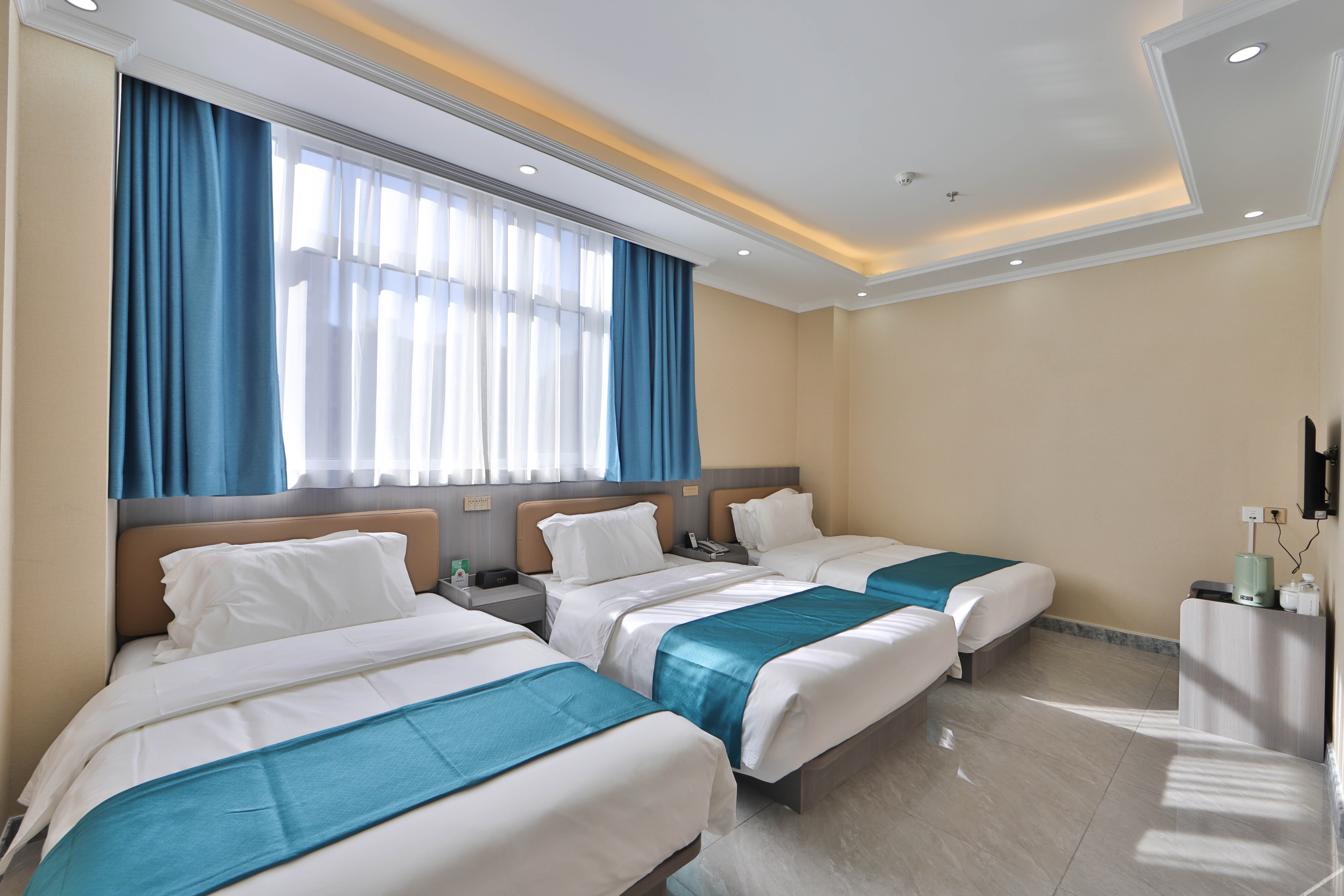 Home Inn Huaxuan Collection Hotel (Dehui West Railway Station) 3*