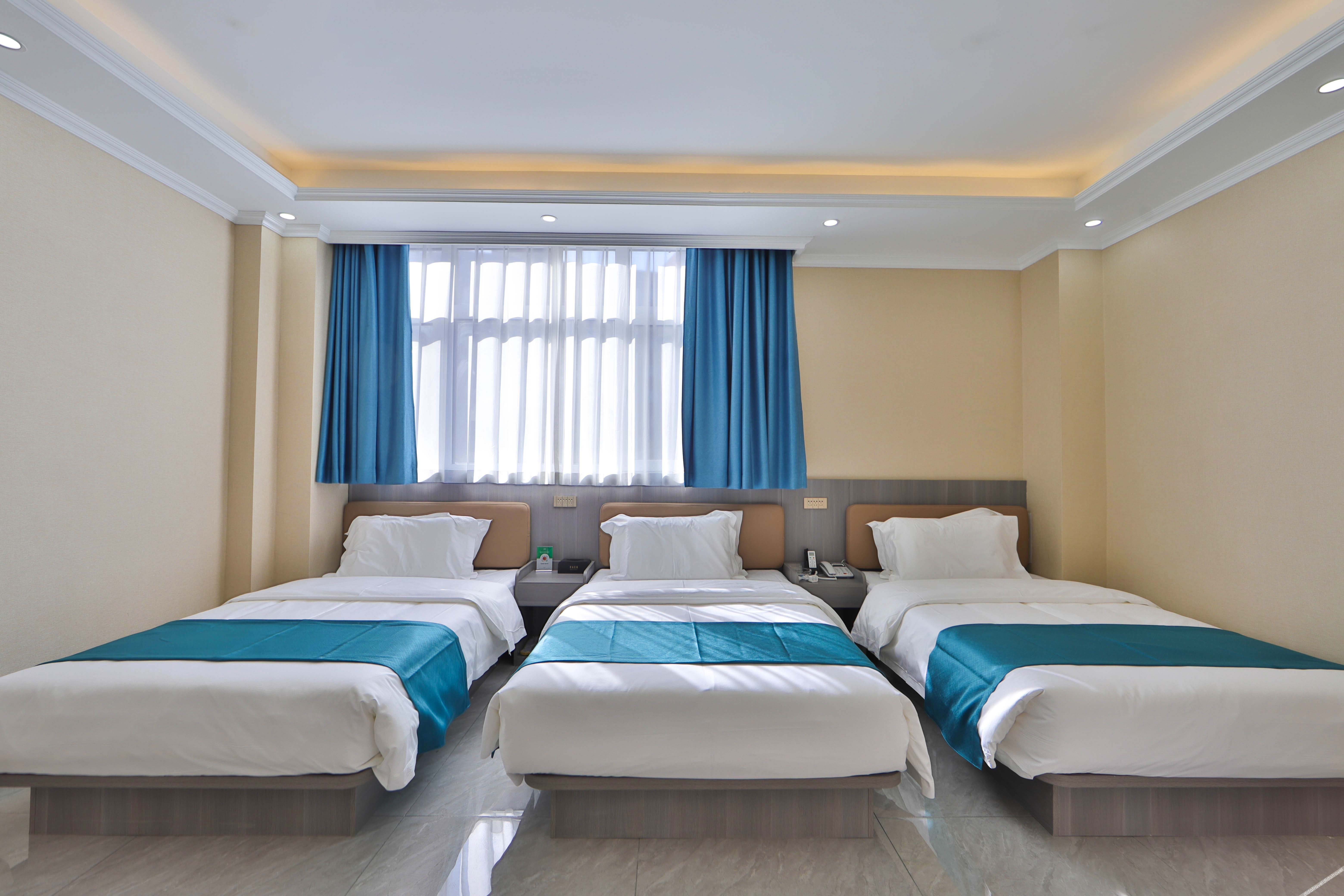 Home Inn Huaxuan Collection Hotel (Dehui West Railway Station) 3*