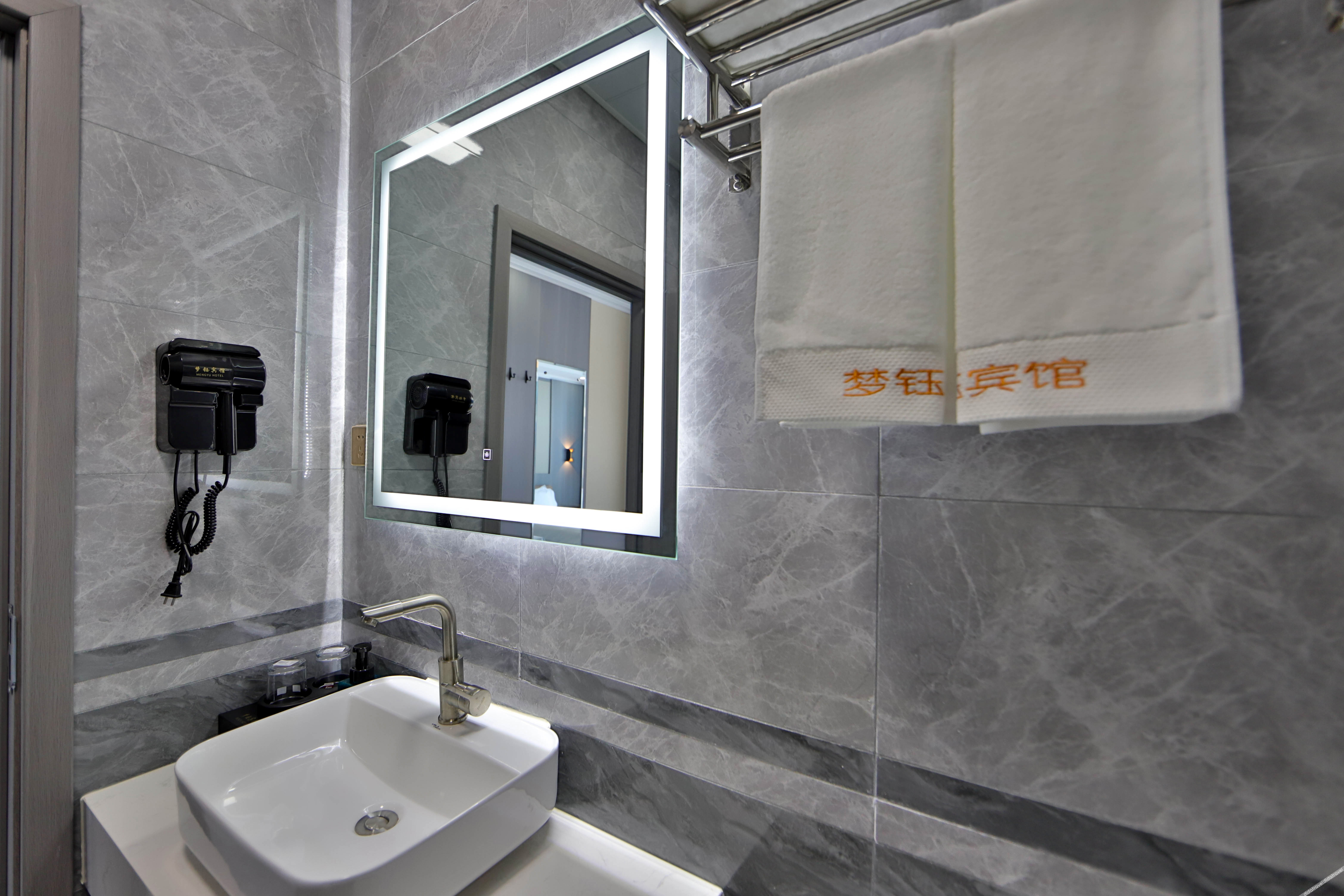 Home Inn Huaxuan Collection Hotel (Dehui West Railway Station) 3*