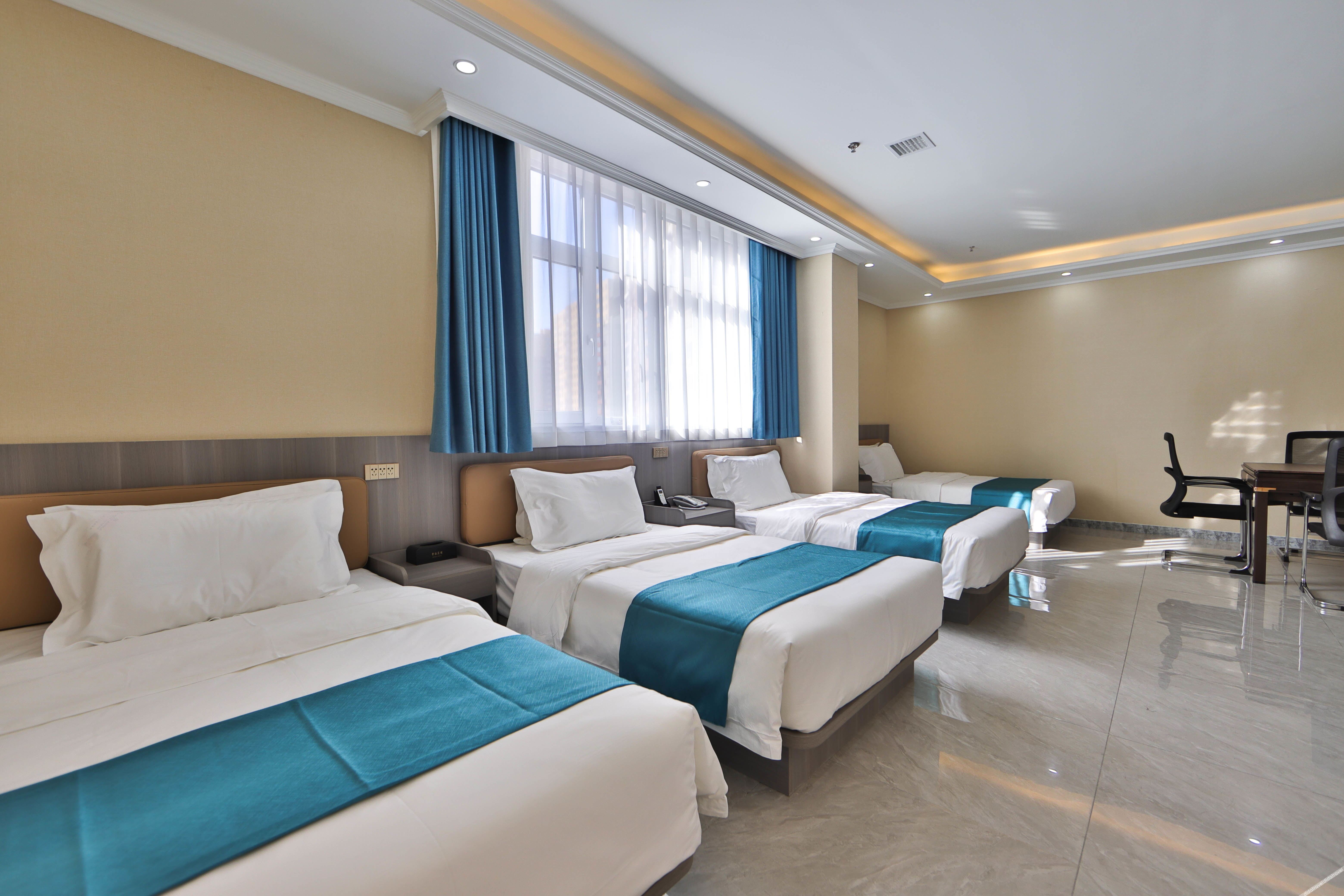 Home Inn Huaxuan Collection Hotel (Dehui West Railway Station) 3*