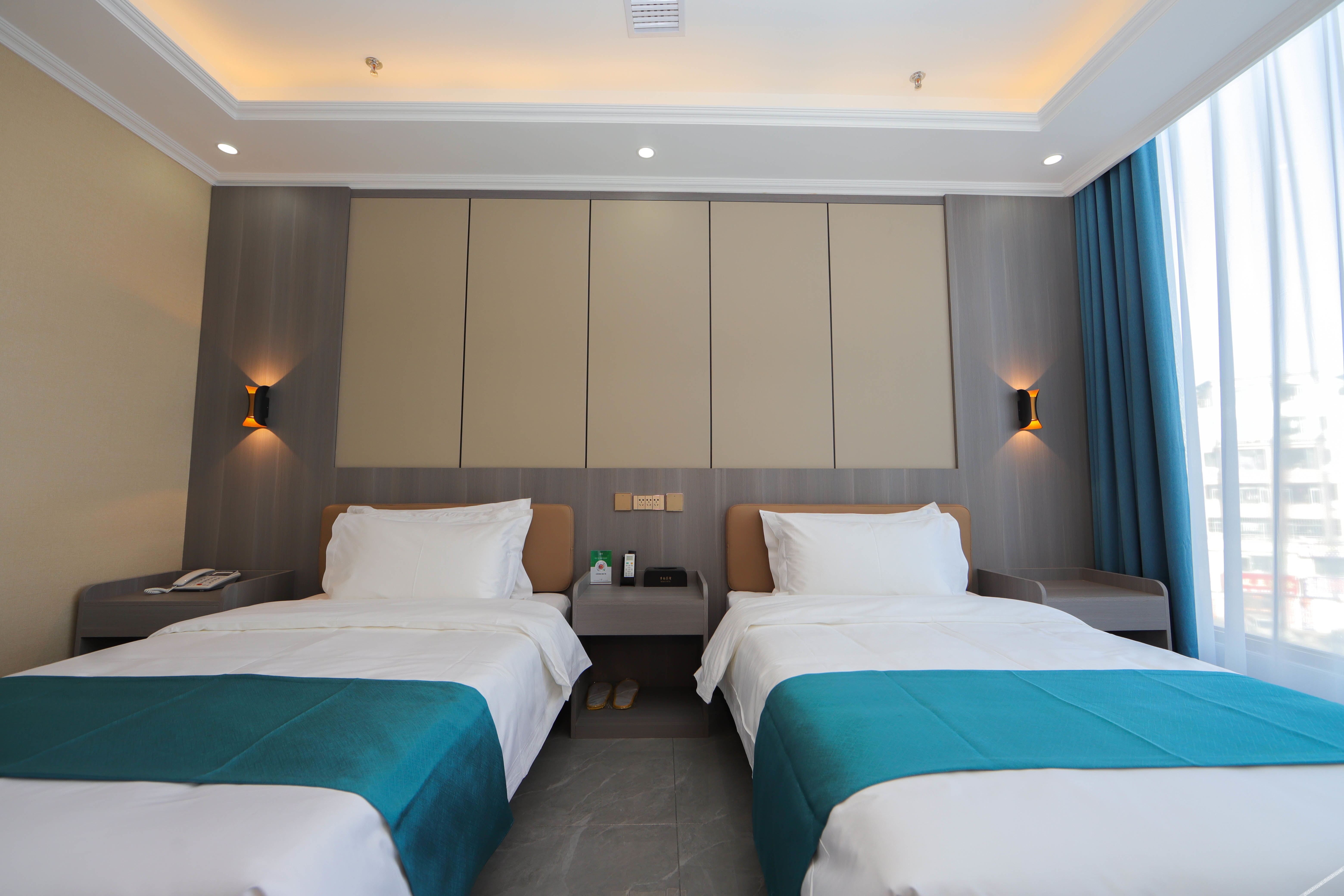 Home Inn Huaxuan Collection Hotel (Dehui West Railway Station) 3*