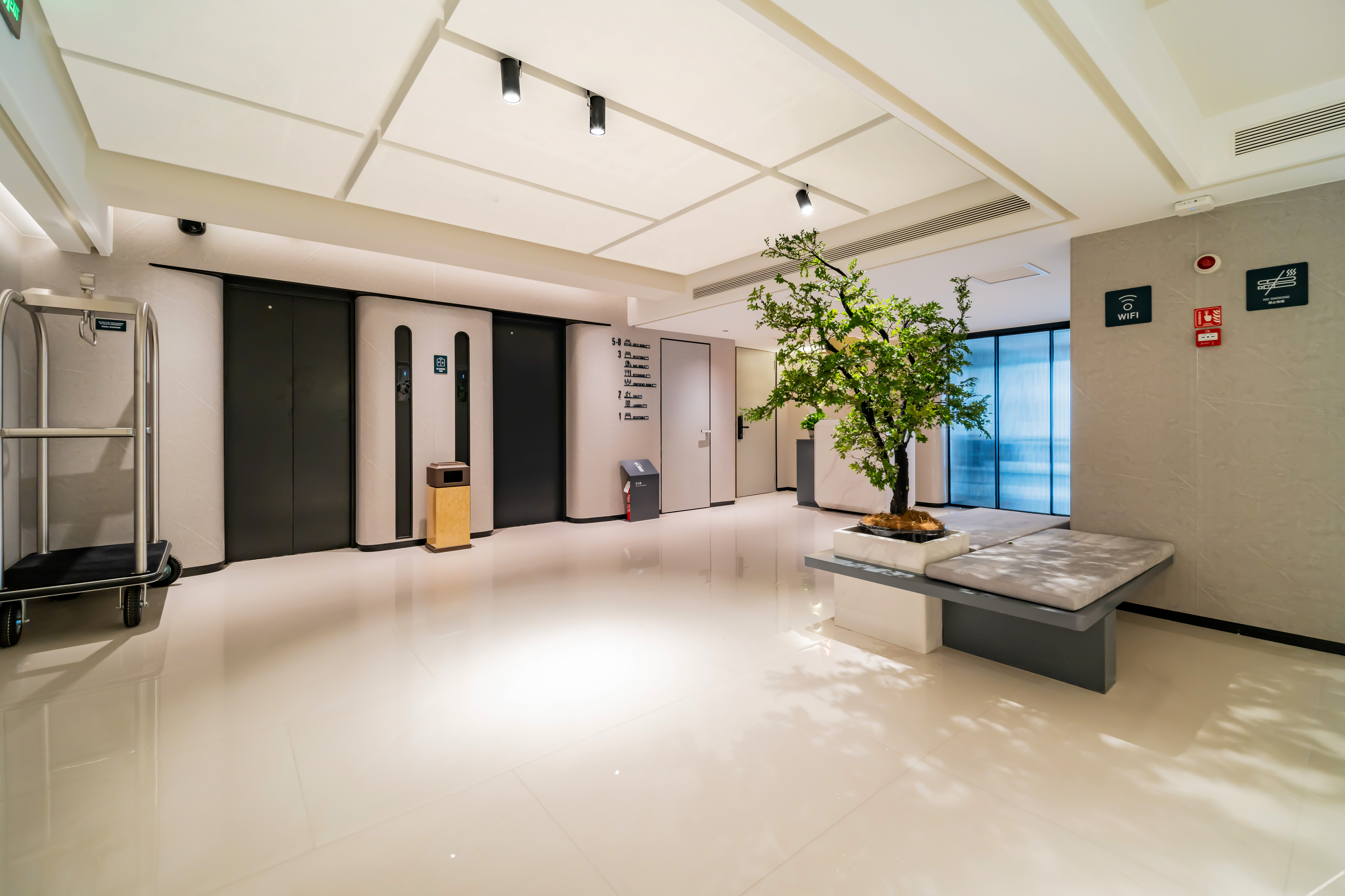 Changchun Jingyuetan Park Nongboyuan Metro Station Atour Hotel 4*