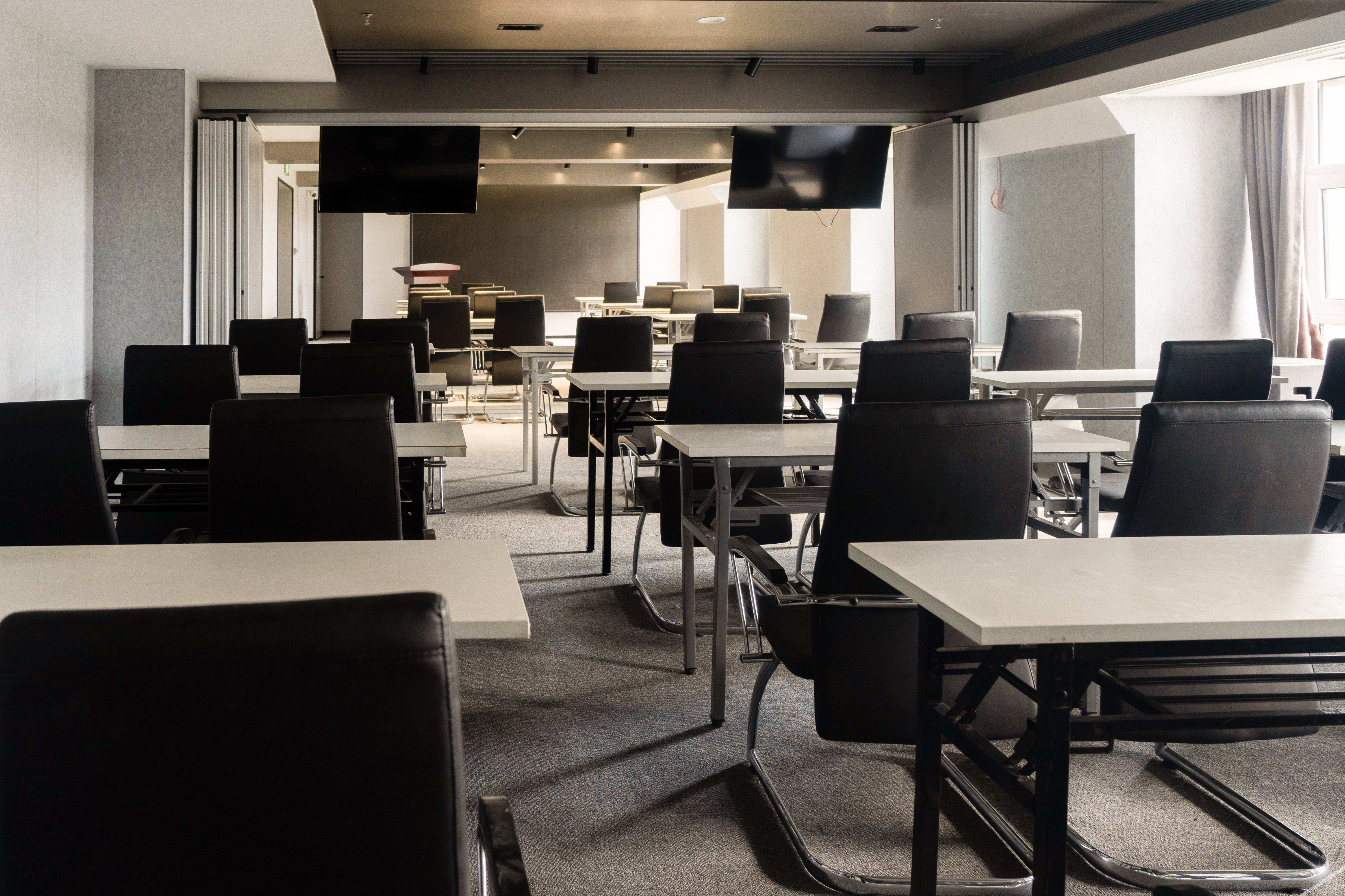 Changchun Jingyuetan Park Nongboyuan Metro Station Atour Hotel 4*