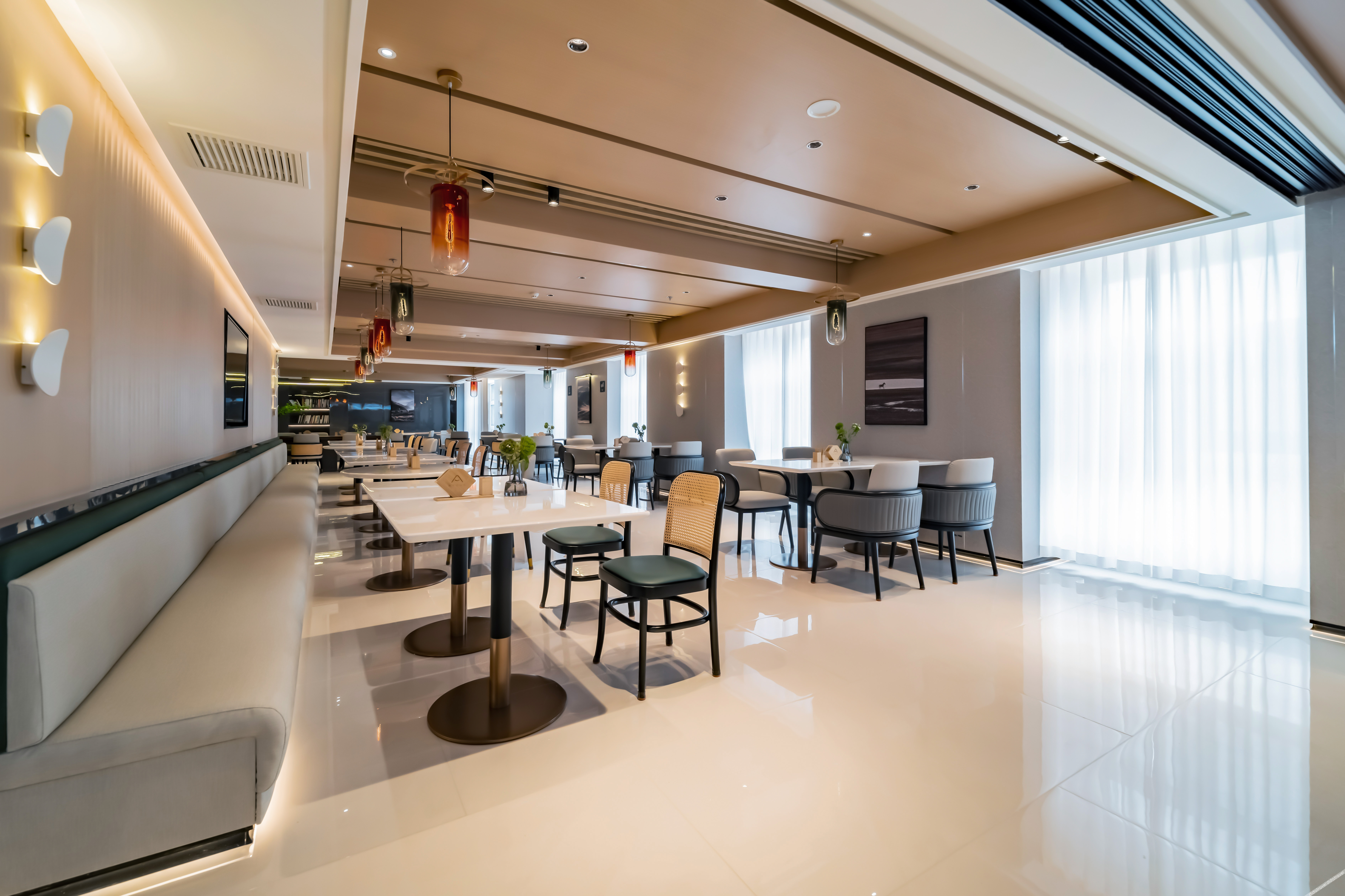 Changchun Jingyuetan Park Nongboyuan Metro Station Atour Hotel 4*
