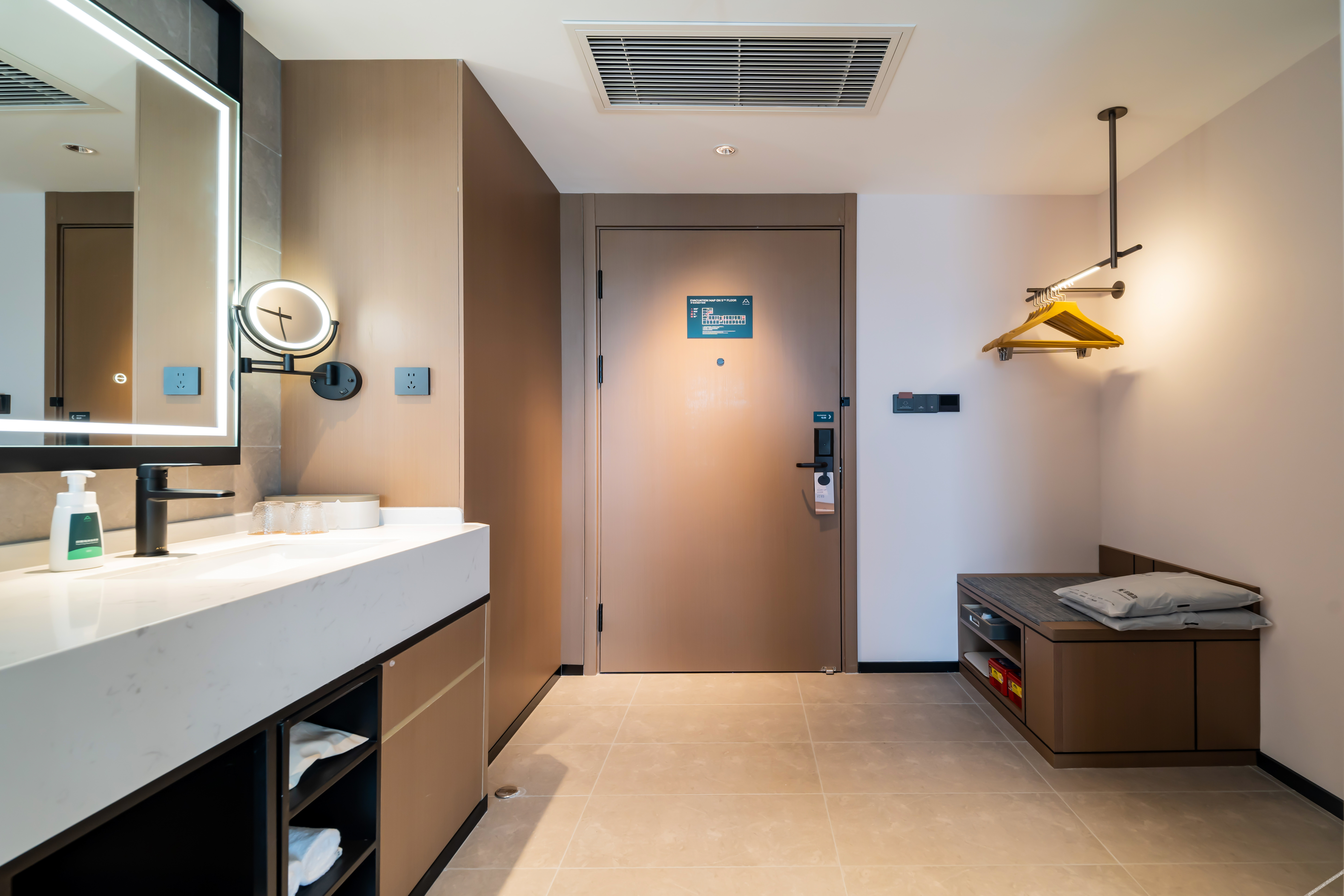 Changchun Jingyuetan Park Nongboyuan Metro Station Atour Hotel 4*