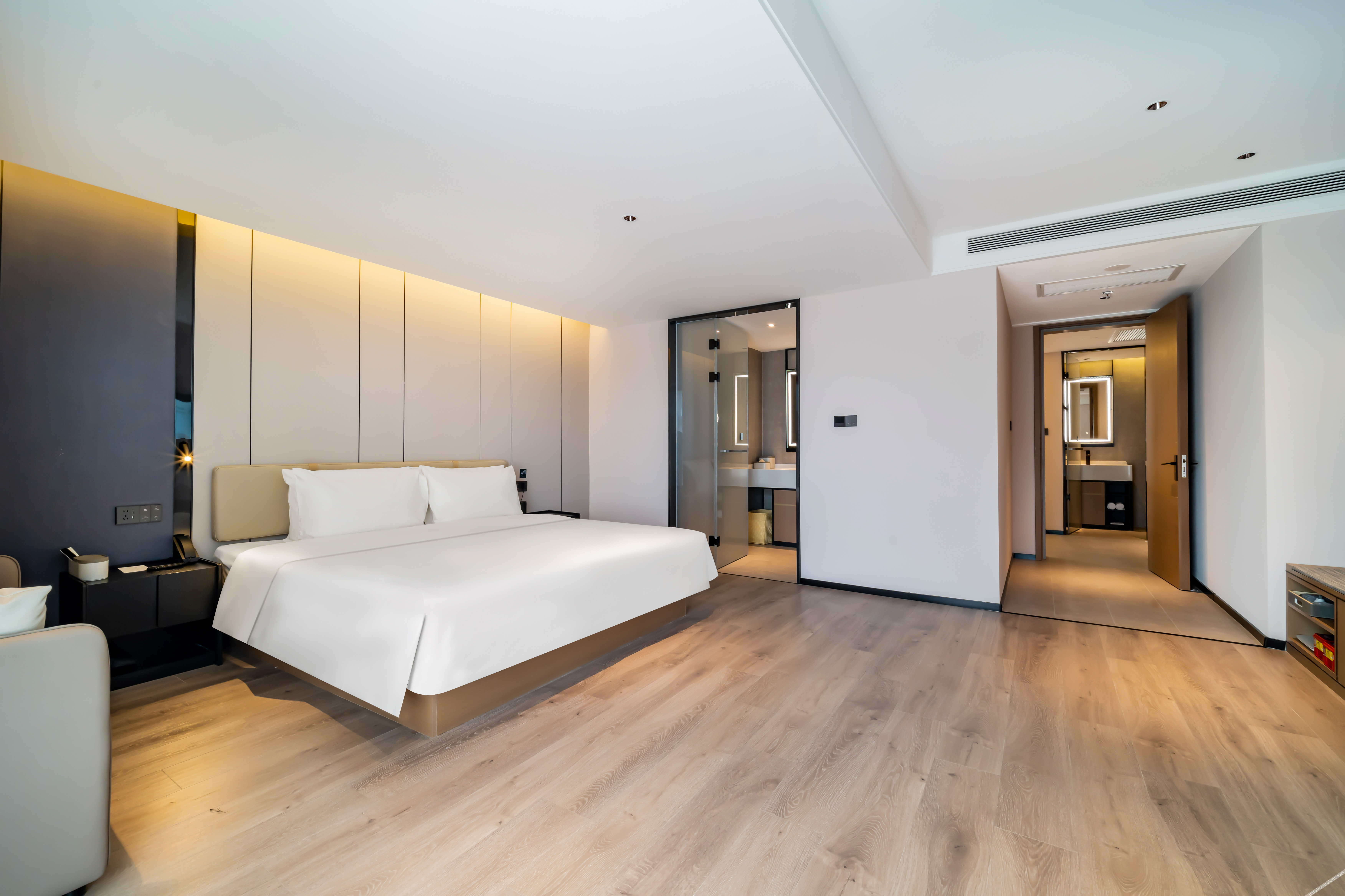 Changchun Jingyuetan Park Nongboyuan Metro Station Atour Hotel 4*