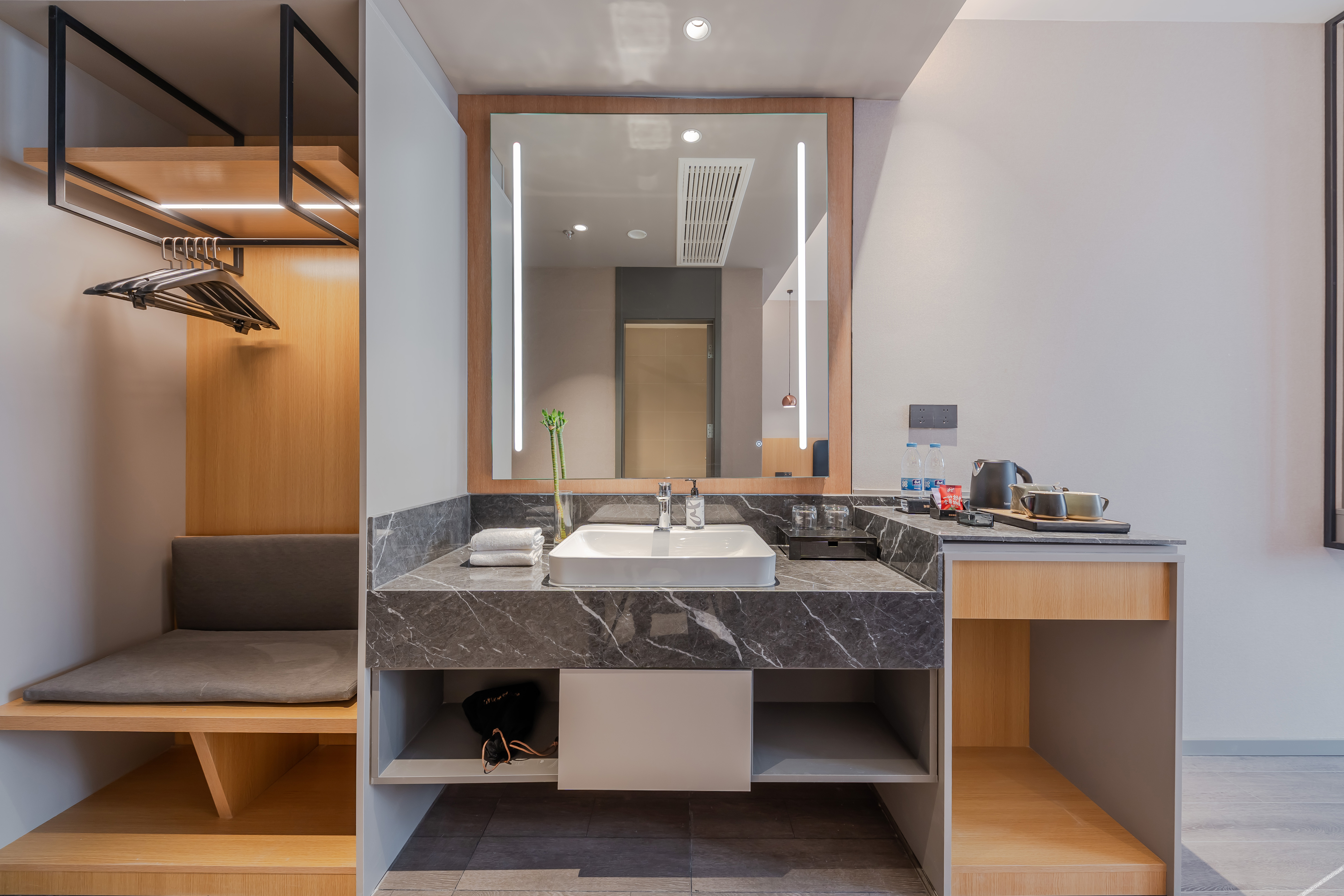 Homeinn Selected Hotel (Nanjing Zhongcai Logistics Dongqi Road Metro Station) 3*