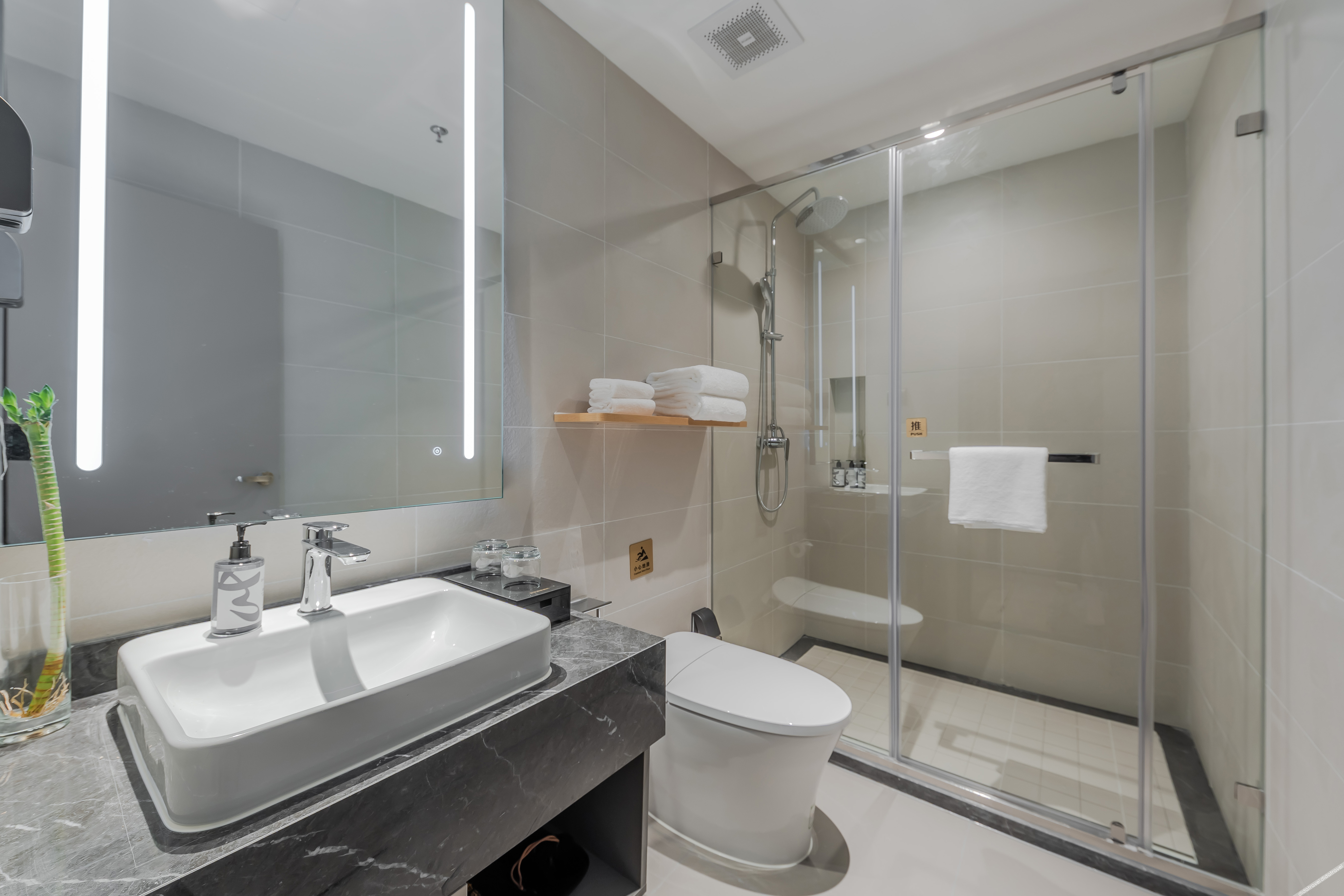 Homeinn Selected Hotel (Nanjing Zhongcai Logistics Dongqi Road Metro Station) 3*