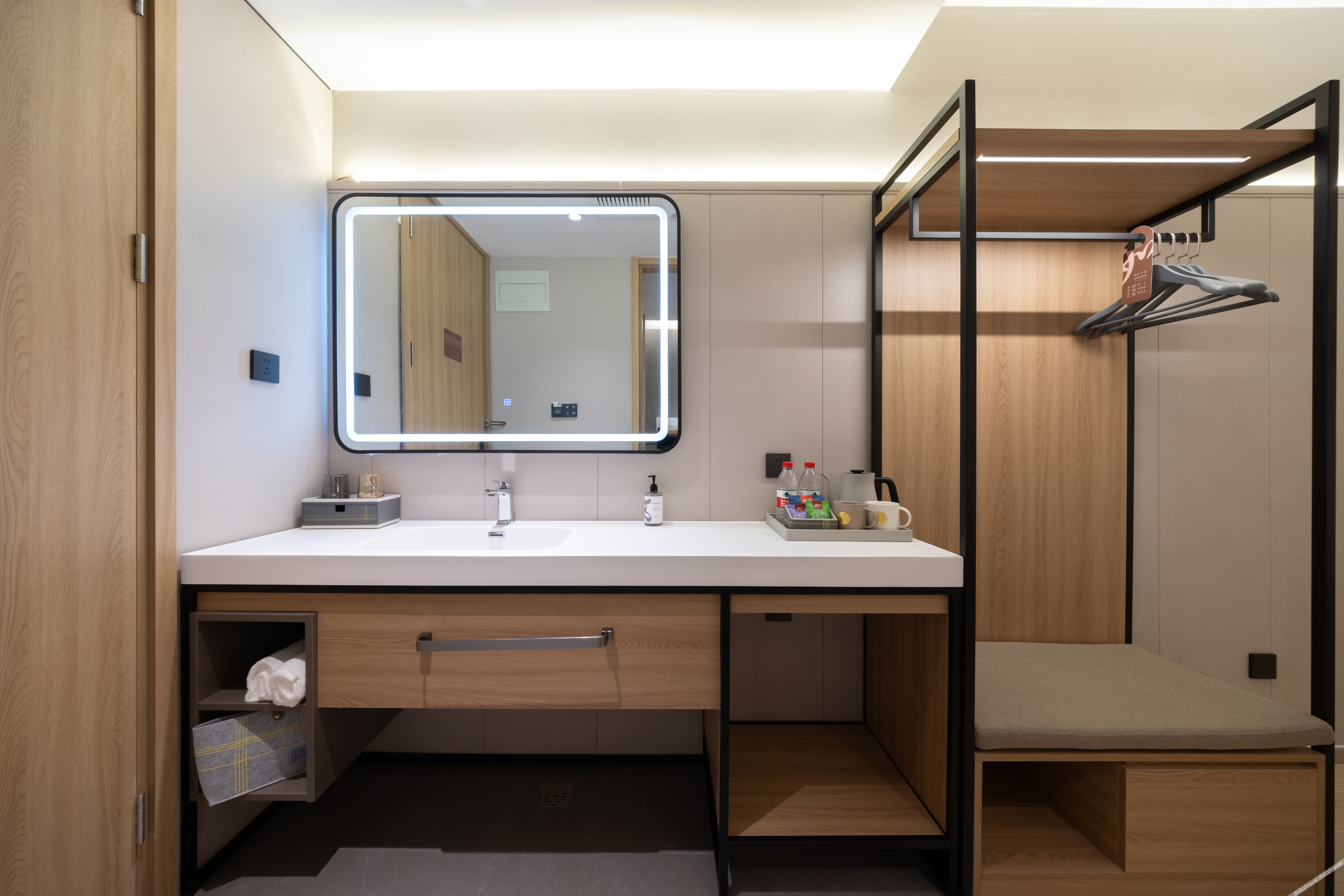 Homeinn Plus Hotel (Tianjin West Station Xiyuehui Shopping Center) 2*