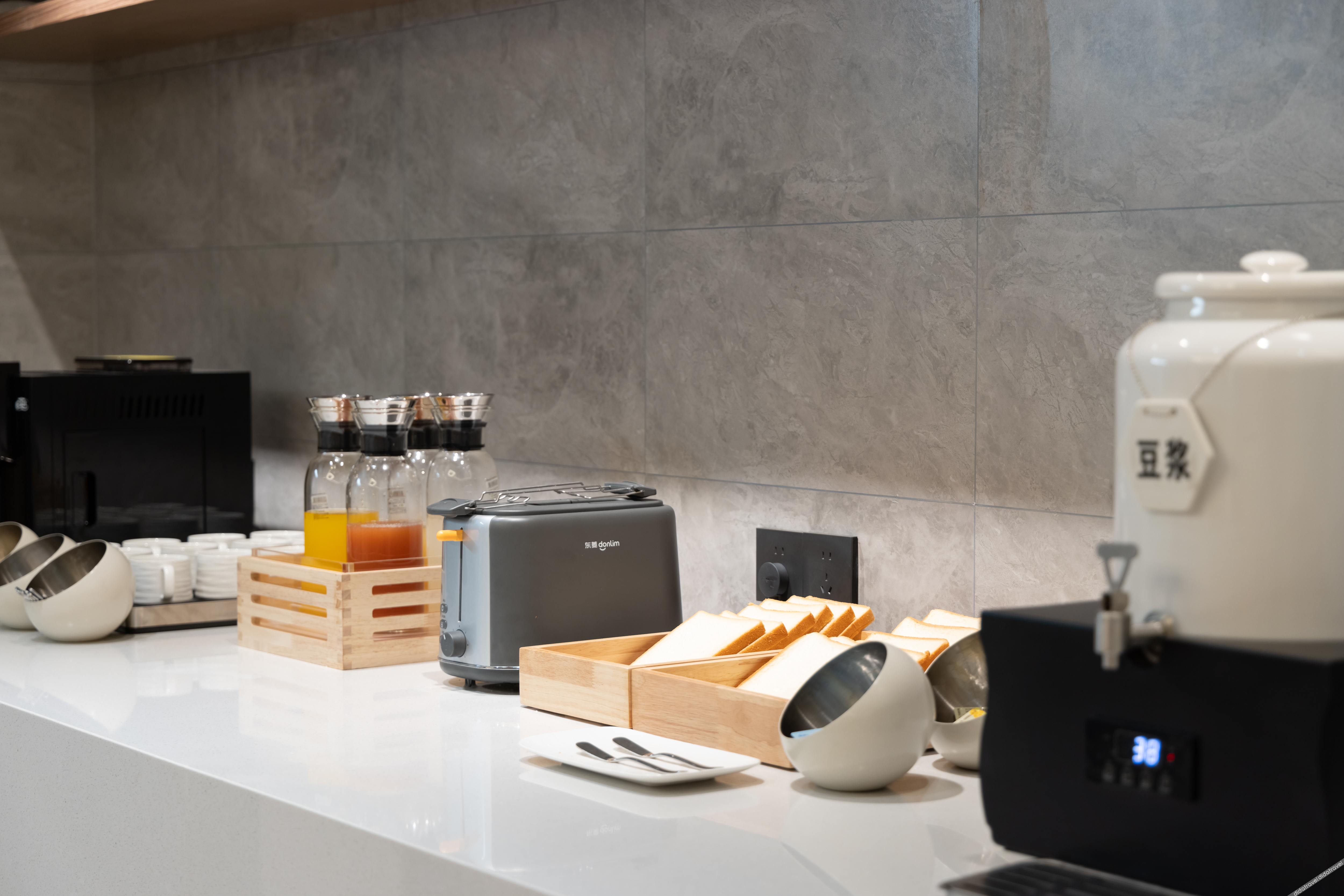 Homeinn Plus Hotel (Tianjin West Station Xiyuehui Shopping Center) 2*