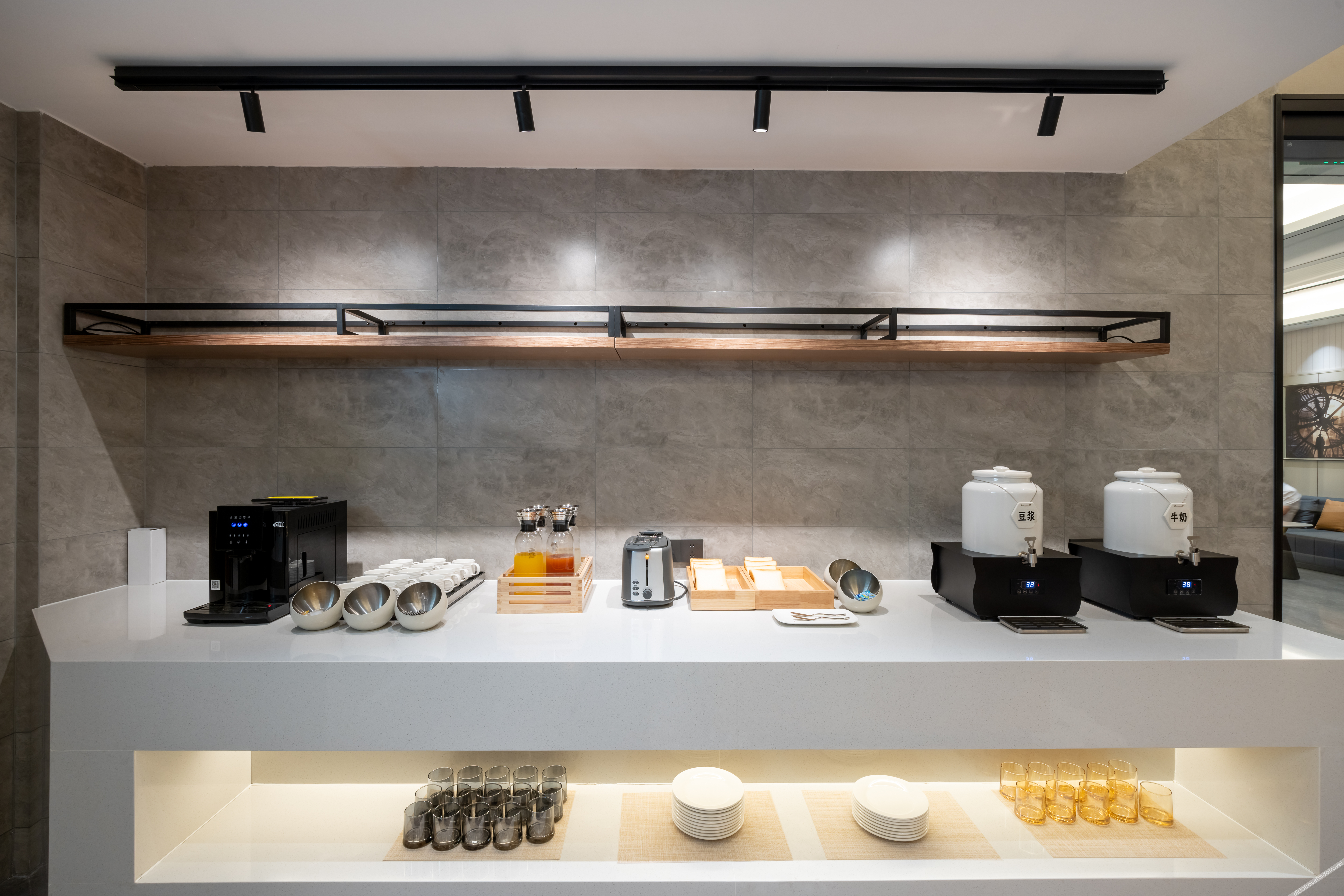 Homeinn Plus Hotel (Tianjin West Station Xiyuehui Shopping Center) 2*