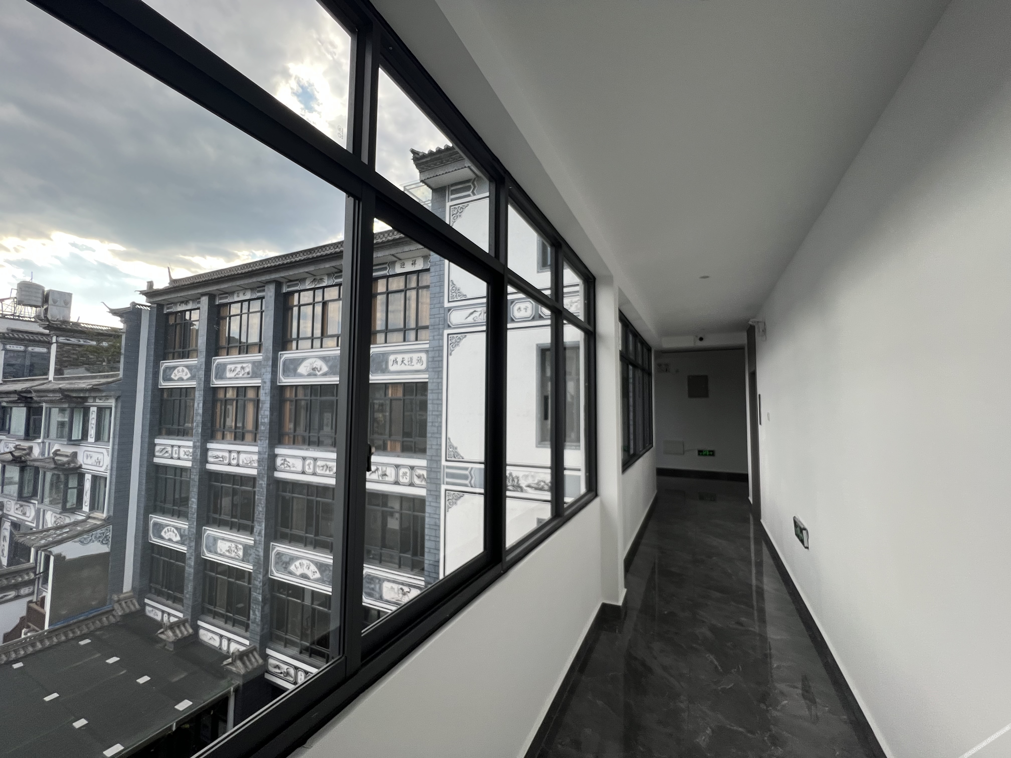 Rujia Huayi Select Hotel (Dali Weishan Gucheng) 2*