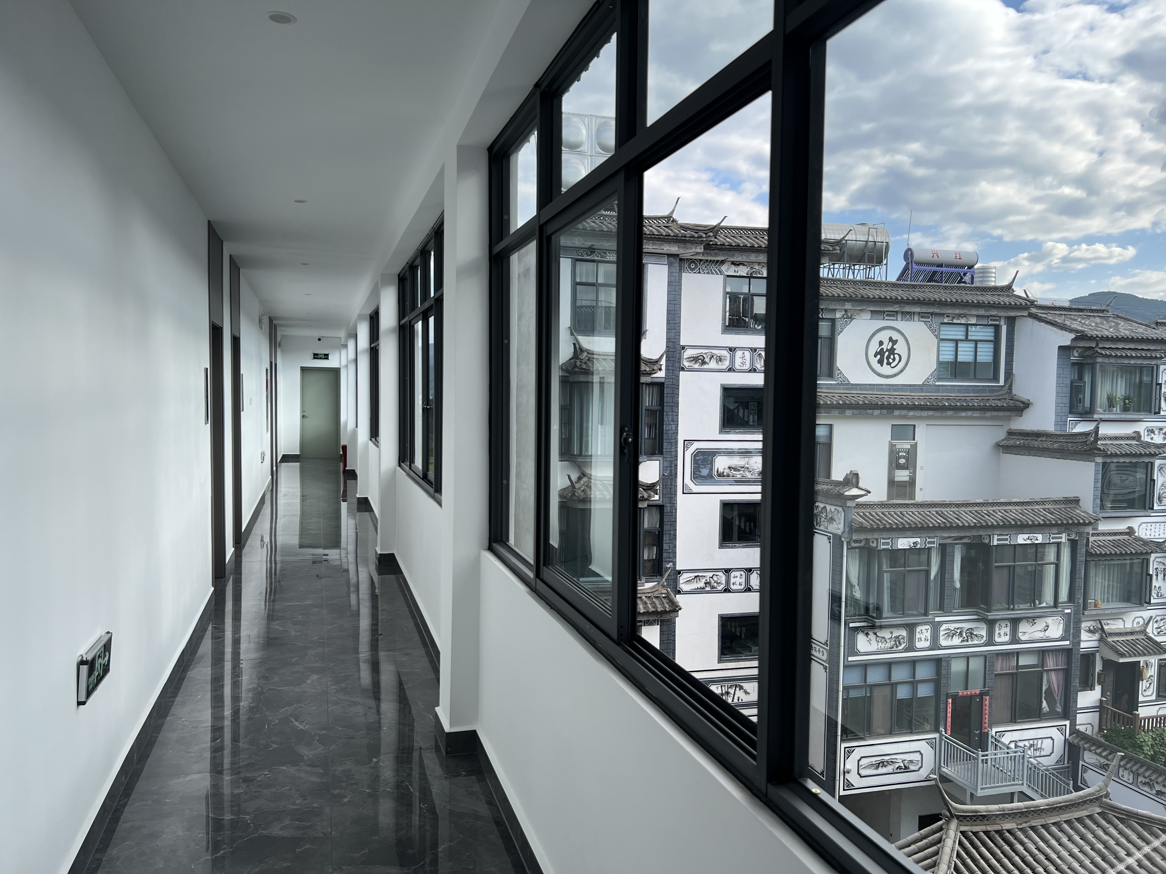 Rujia Huayi Select Hotel (Dali Weishan Gucheng) 2*