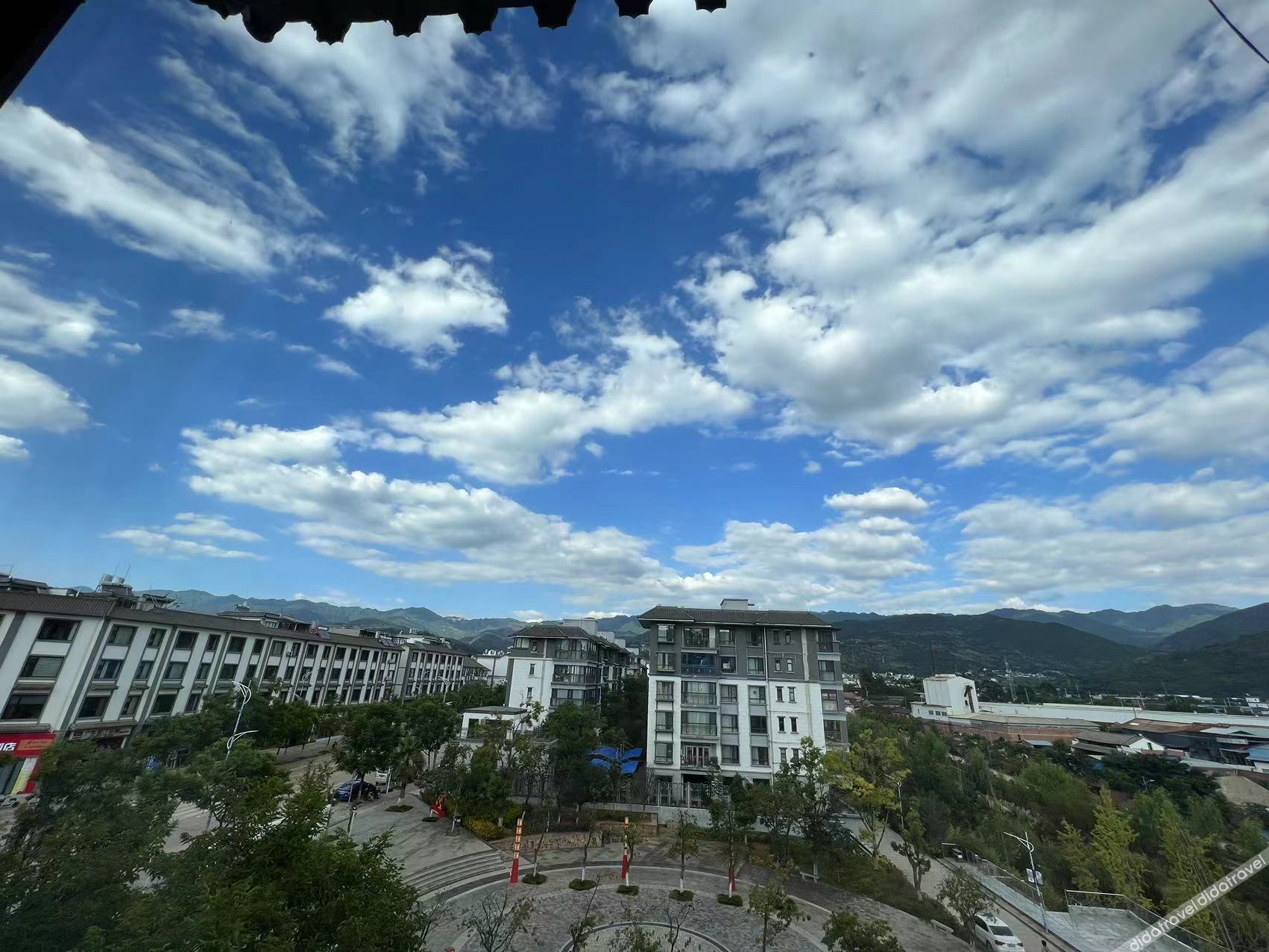 Rujia Huayi Select Hotel (Dali Weishan Gucheng) 2*