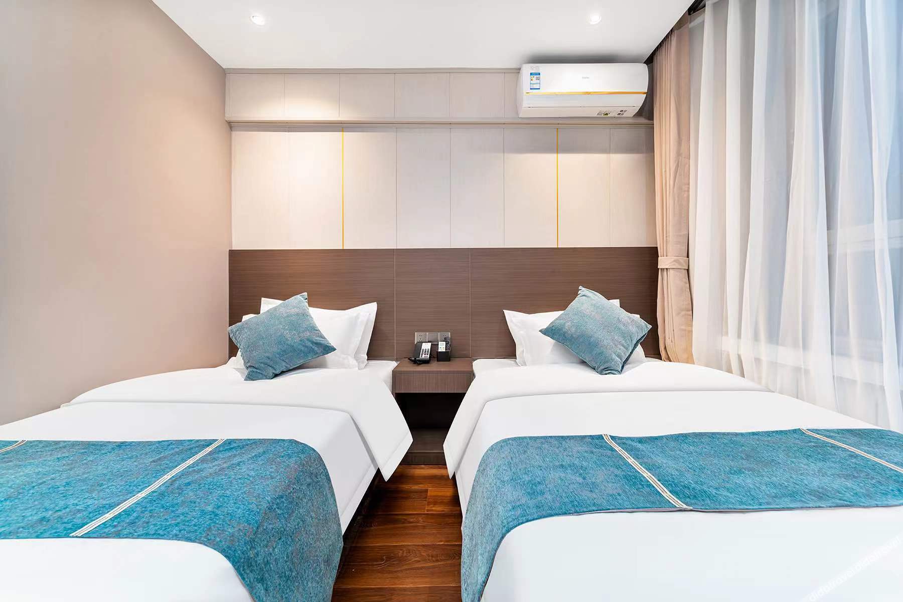China Inn Collection Hotel (Harbin Zhongyang Dajie Pedestrian Street Gong Daqiao Subway Station) 2*