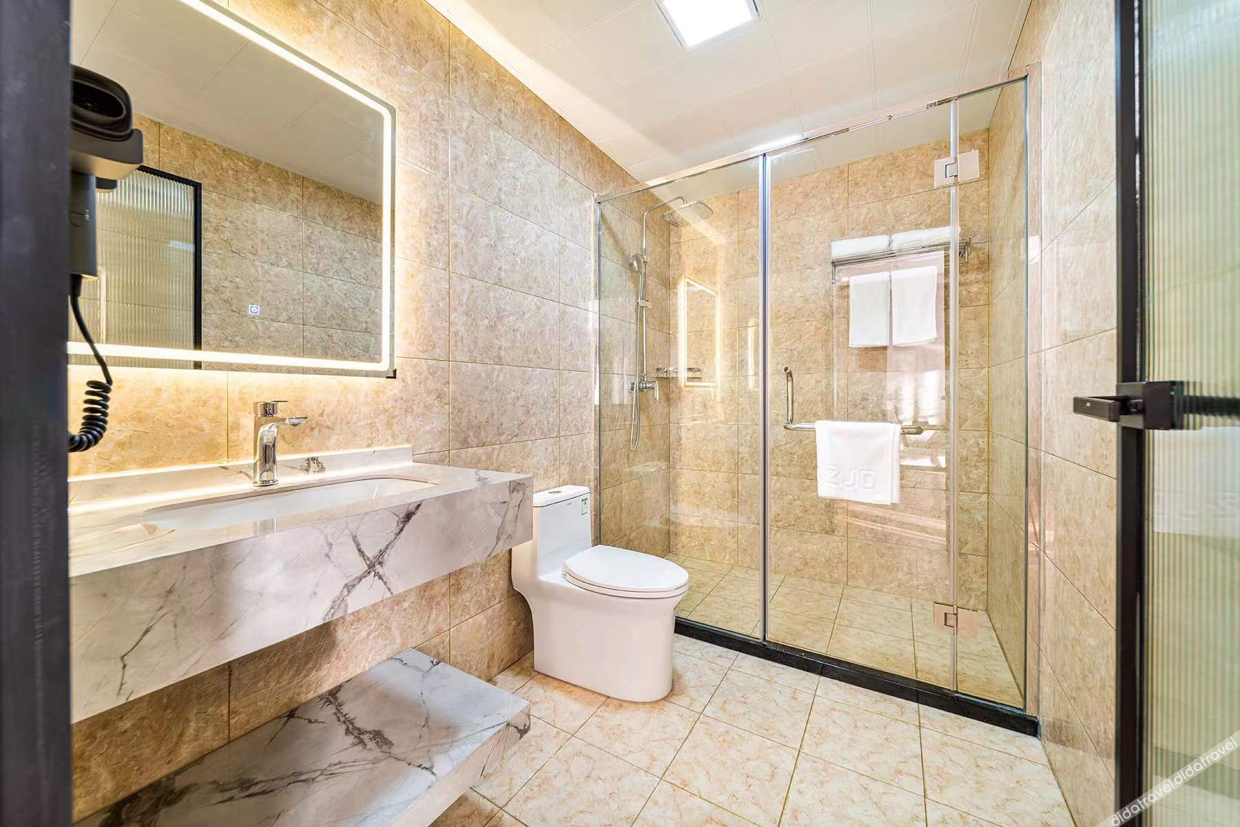 China Inn Collection Hotel (Harbin Zhongyang Dajie Pedestrian Street Gong Daqiao Subway Station) 2*