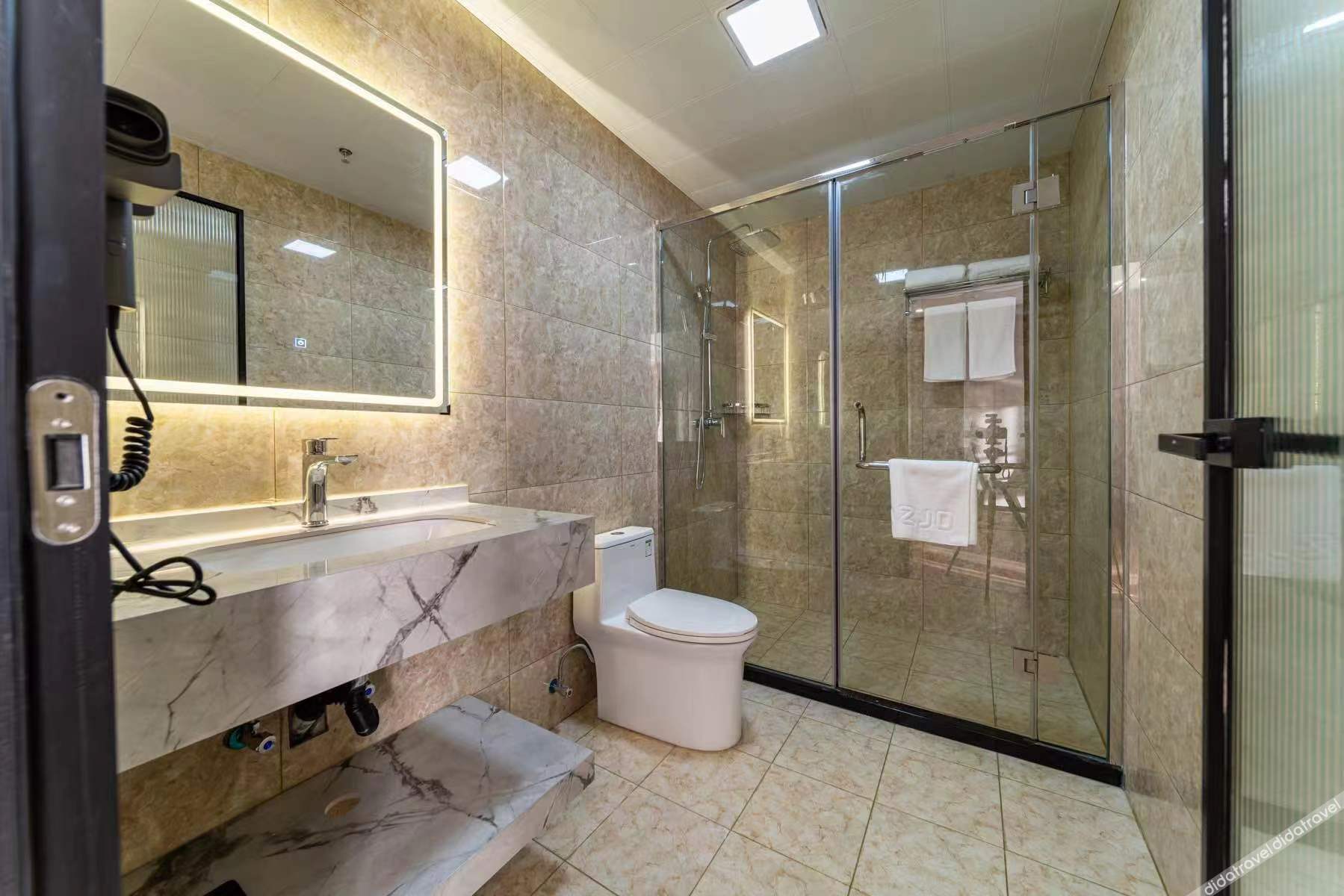 China Inn Collection Hotel (Harbin Zhongyang Dajie Pedestrian Street Gong Daqiao Subway Station) 2*