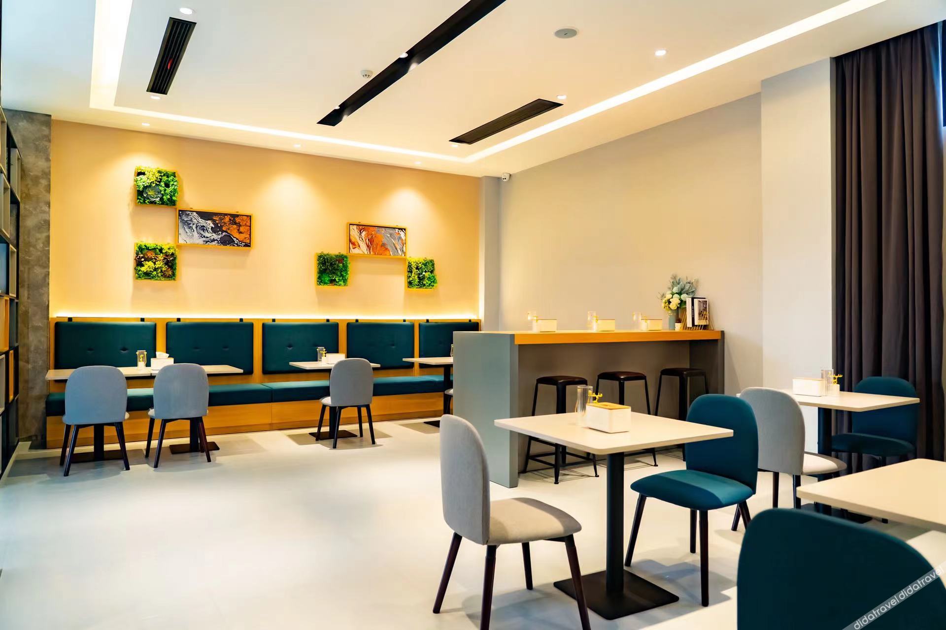 Home Inn Yubai Yun Hotel (Xinghua Zhouzhuang Town) 2*