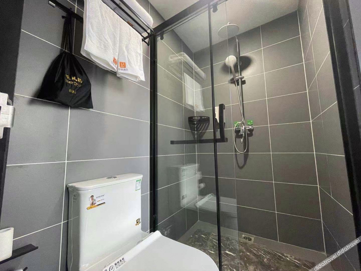 Huaxuan Hotel (Haixing Hai'an Road Branch) 2*