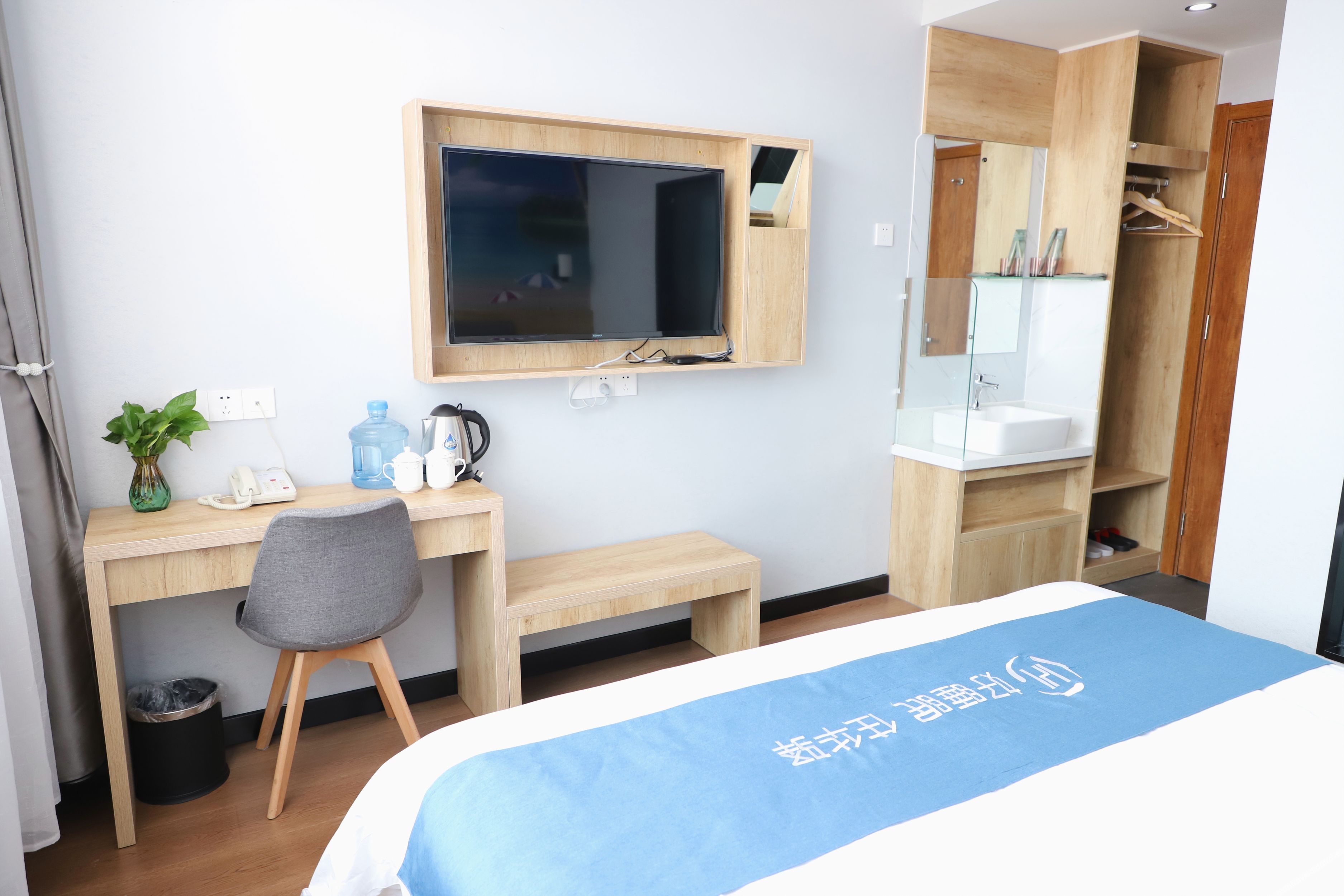 Huaxuan Hotel (Haixing Hai'an Road Branch) 2*