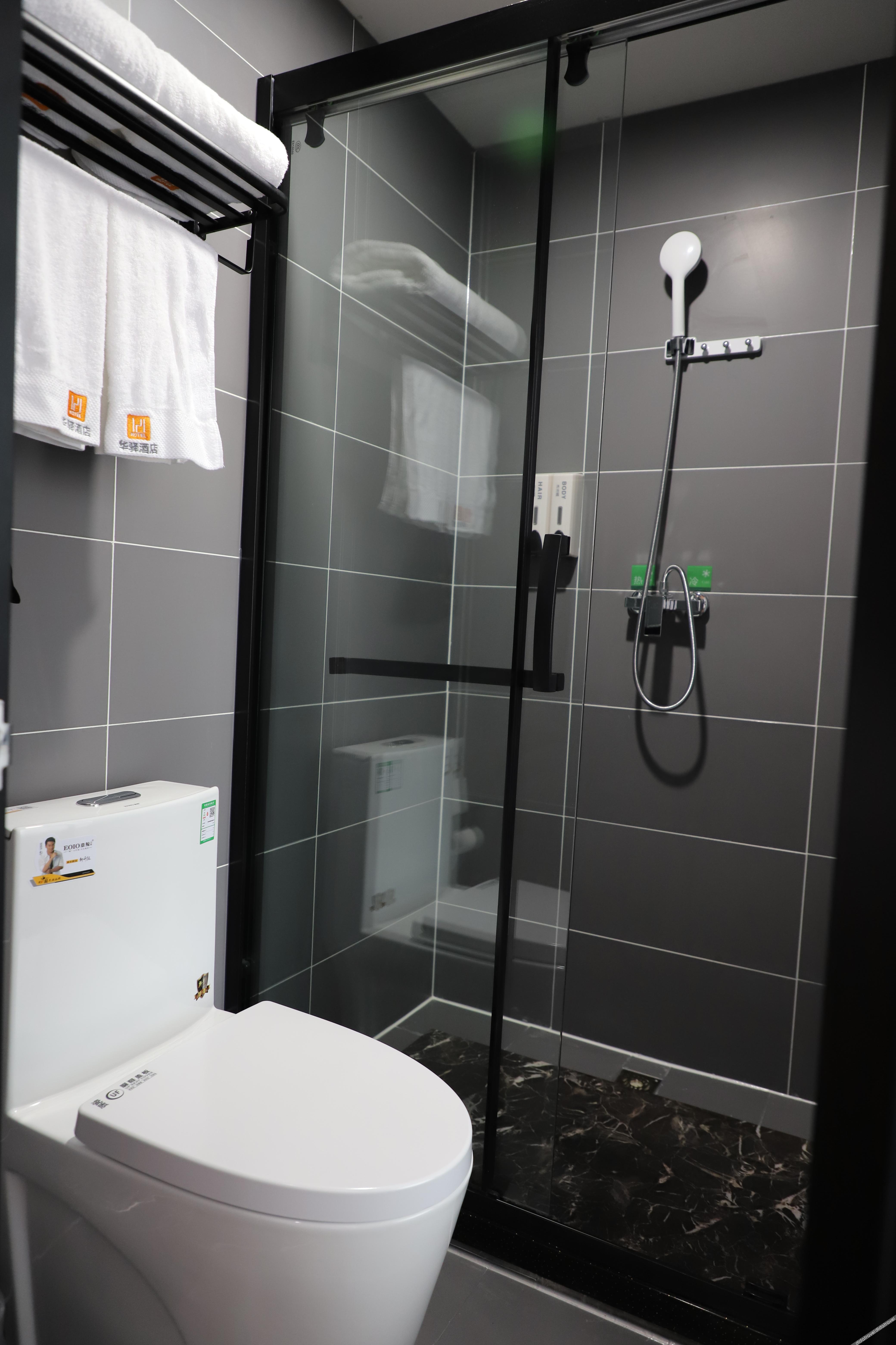 Huaxuan Hotel (Haixing Hai'an Road Branch) 2*